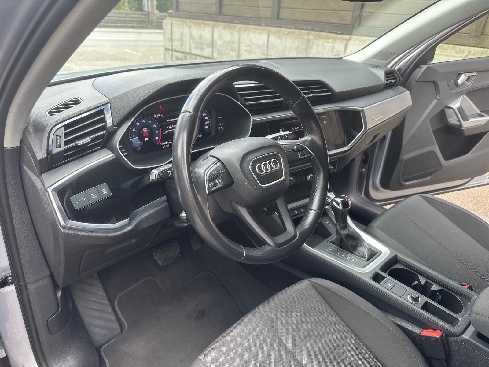 AUDI Q3 40 TFSI advanced quattro S-tronic-image-8