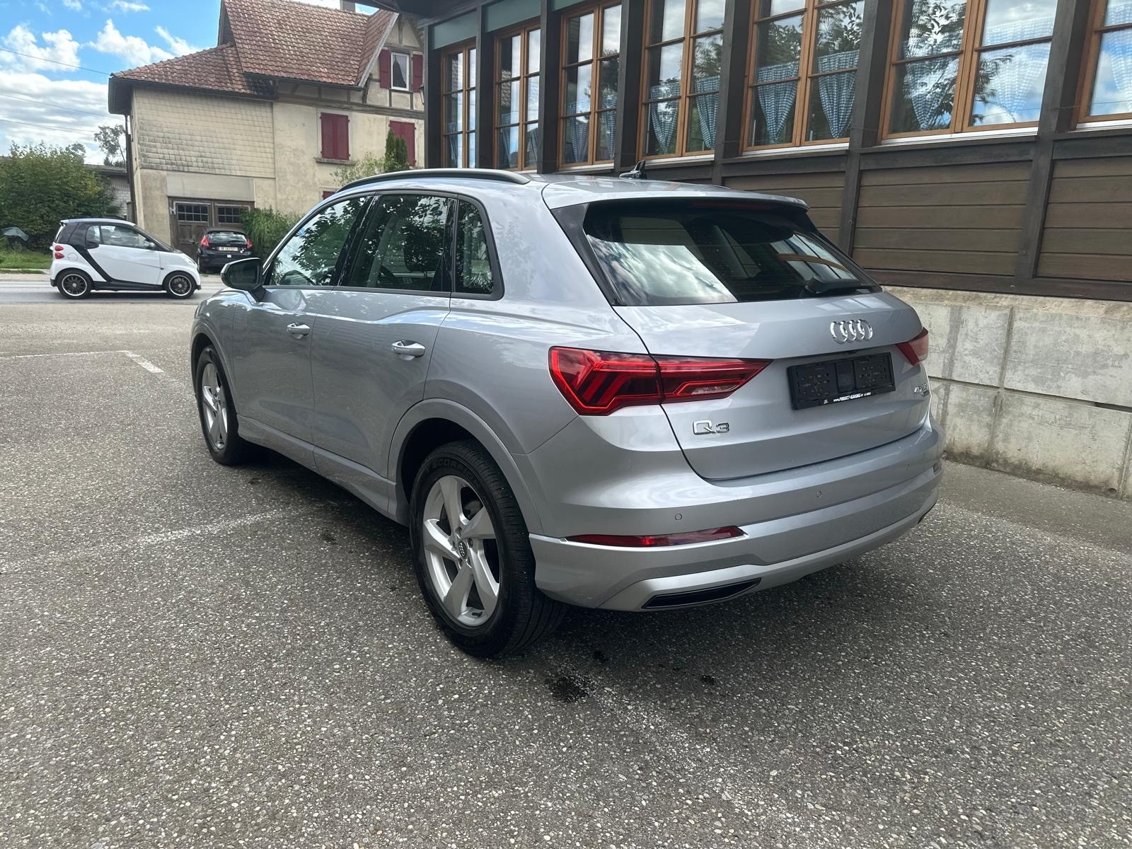 AUDI Q3 40 TFSI advanced quattro S-tronic-showroom-element-3