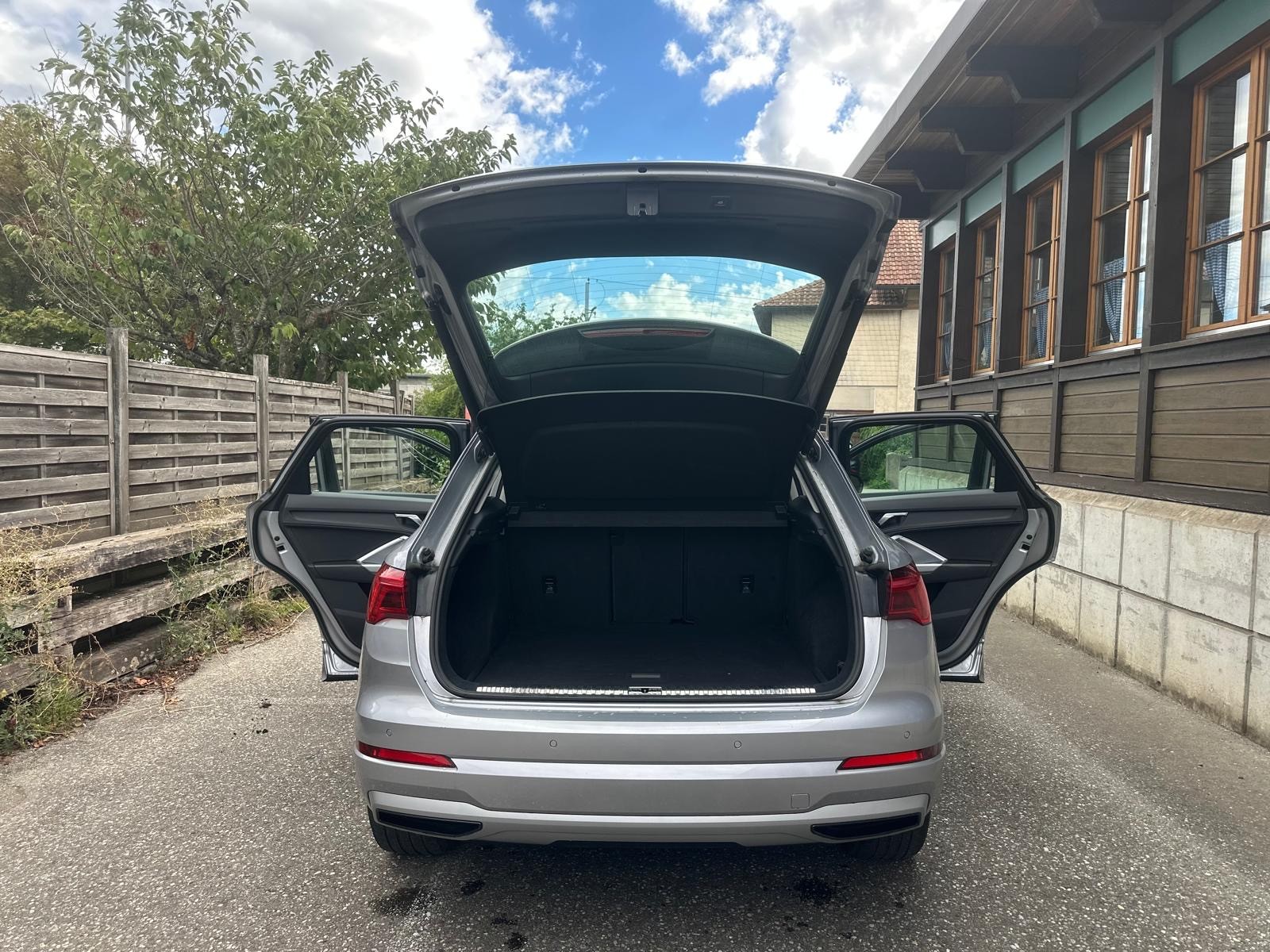AUDI Q3 40 TFSI advanced quattro S-tronic-image-6