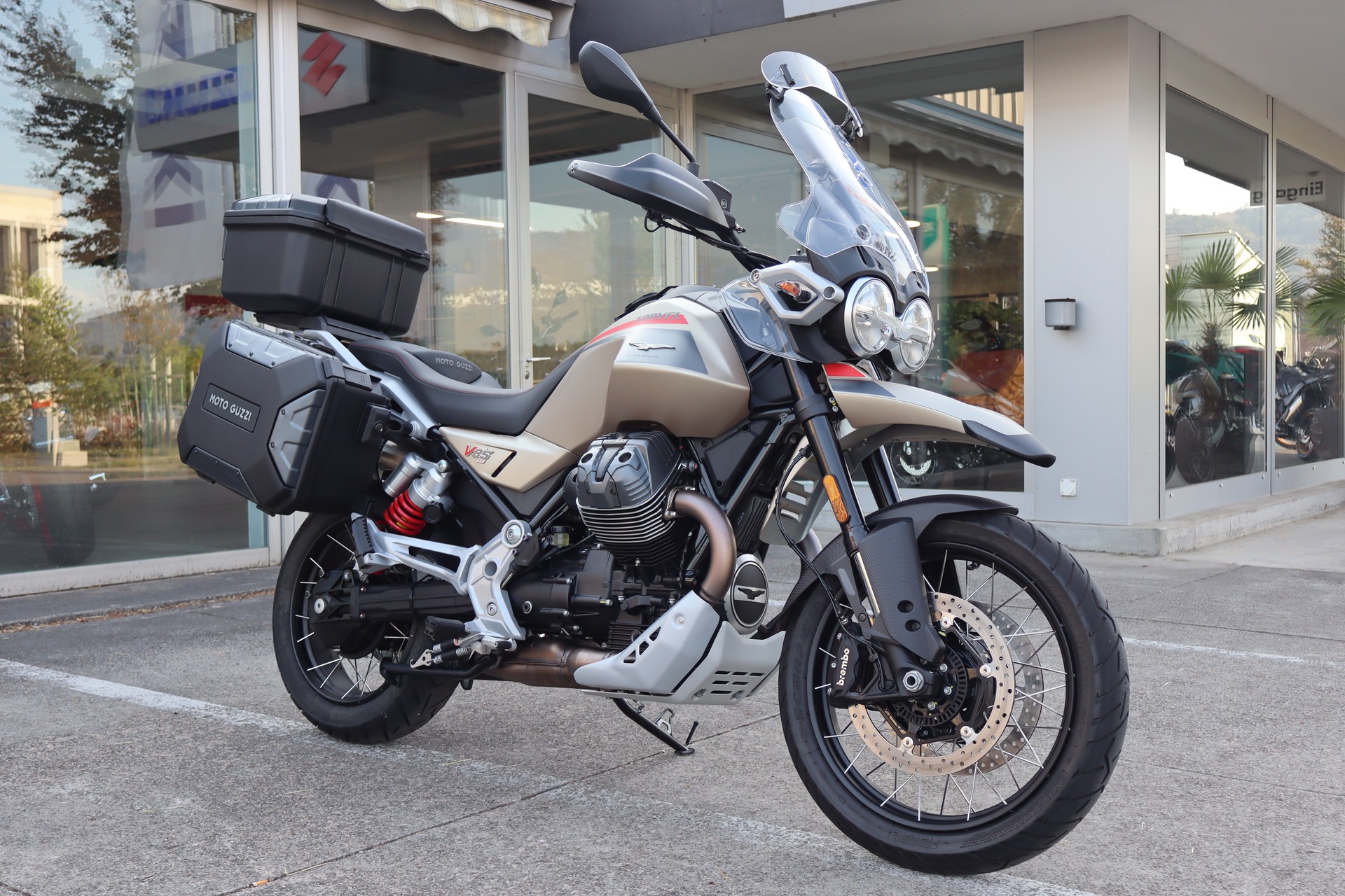 MOTO GUZZI V85 TT Travel E5+-image-1