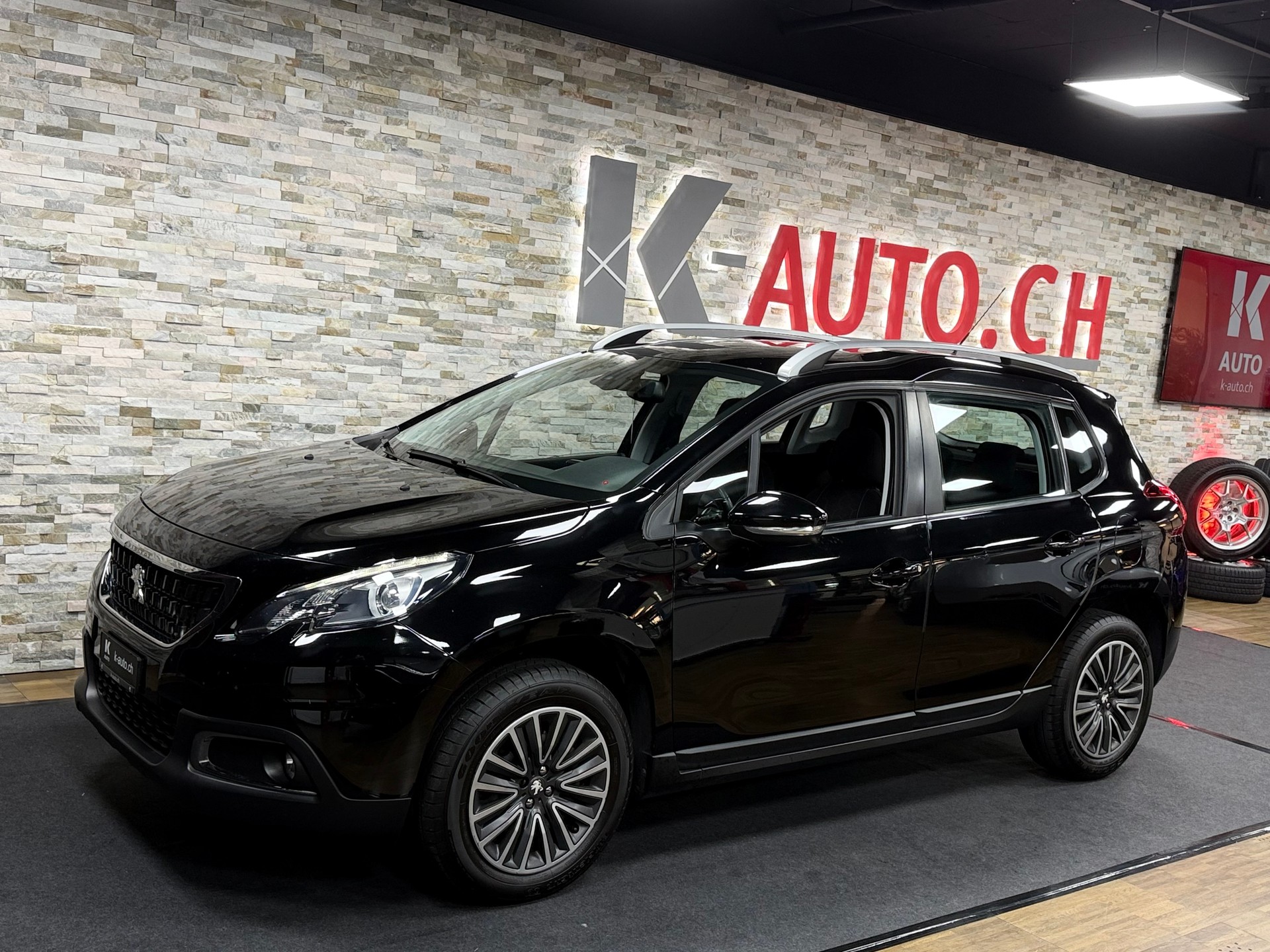 PEUGEOT 2008 1.2 PureTech Active-showroom-element-1