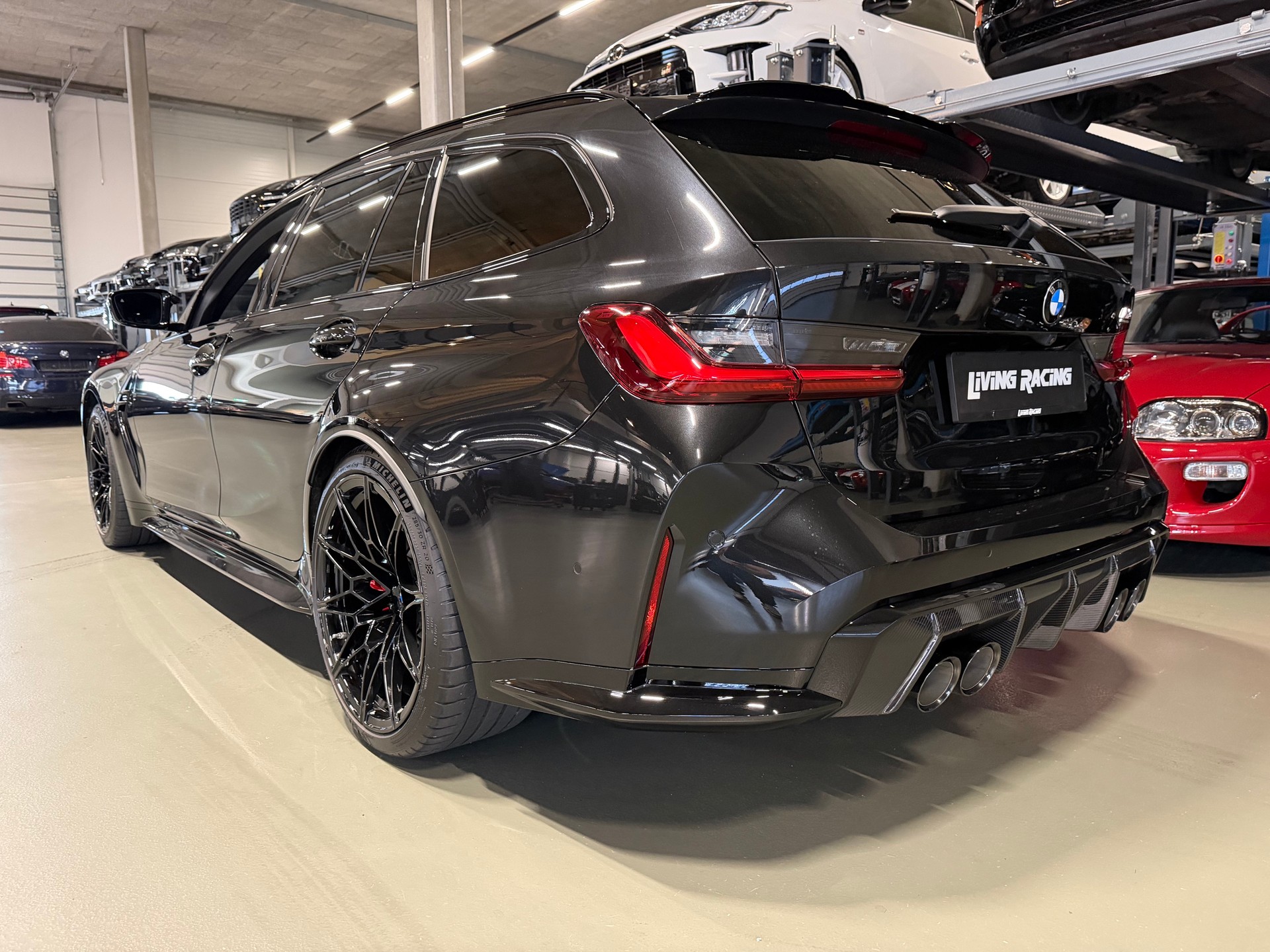 BMW M3 Touring xDrive Competition M *LCI*-showroom-element-2