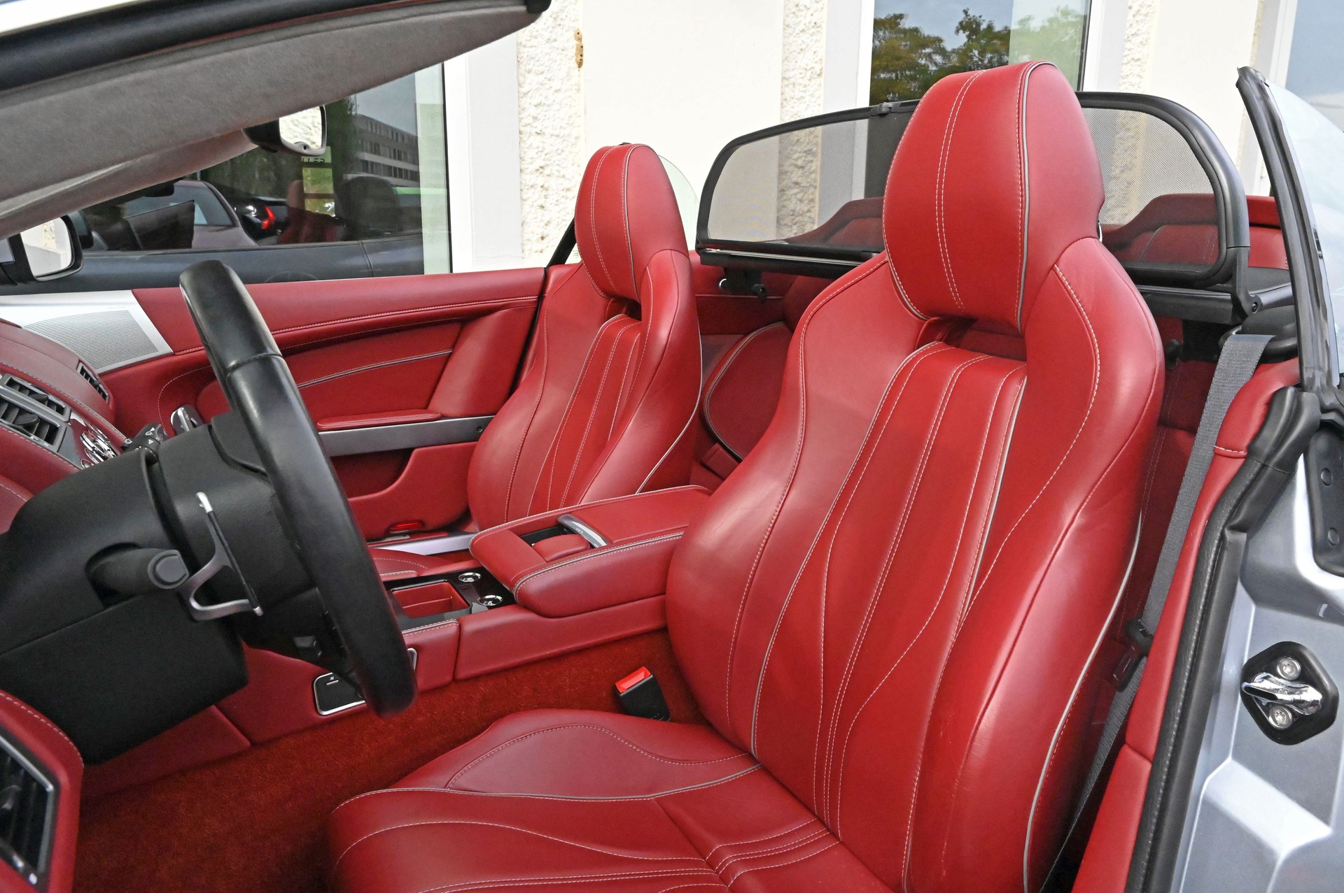ASTON MARTIN DB9 Volante Touchtronic 2-image-16