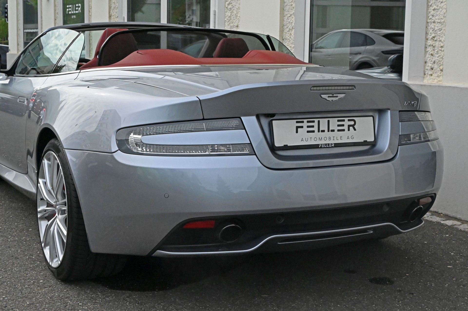 ASTON MARTIN DB9 Volante Touchtronic 2-image-12