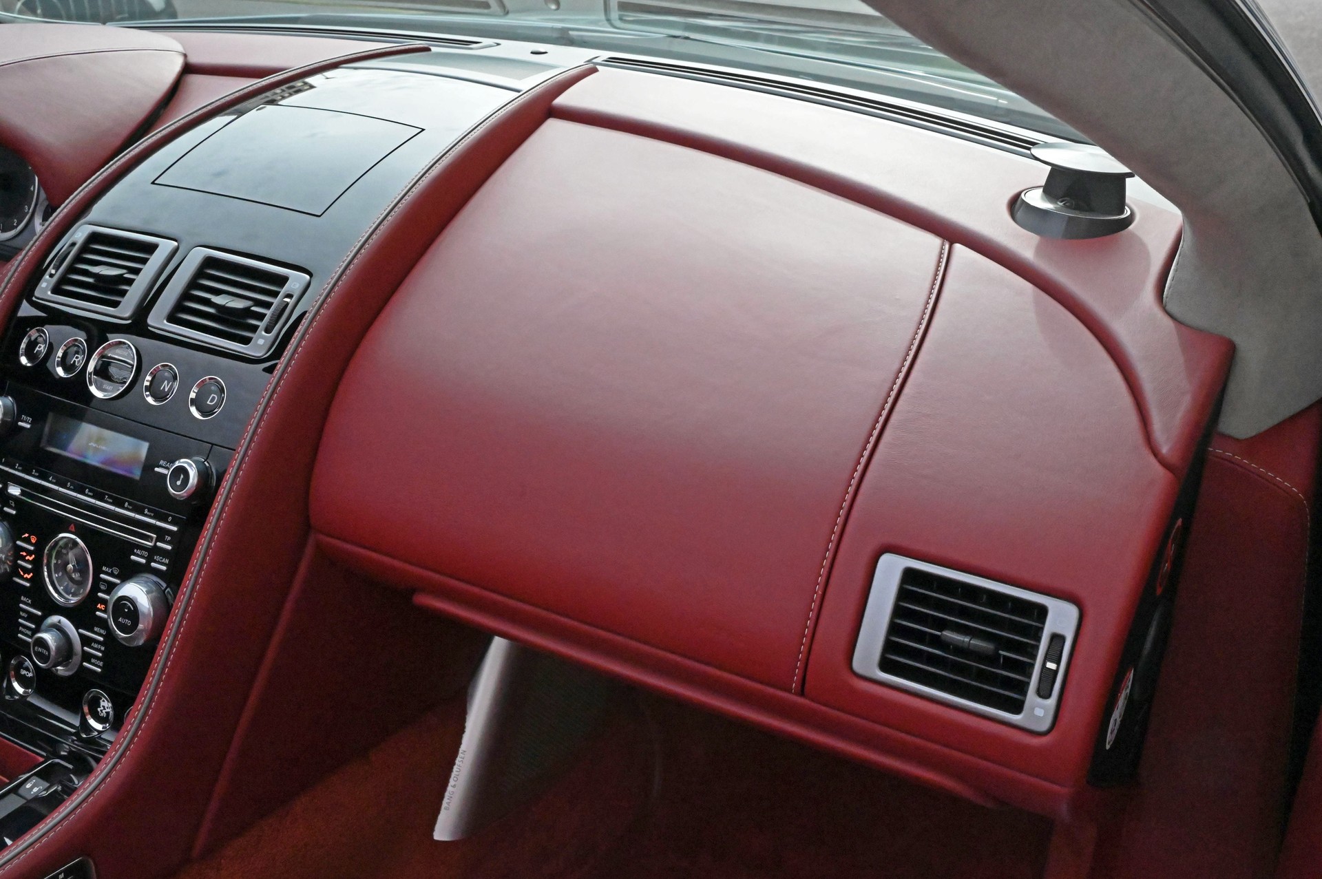 ASTON MARTIN DB9 Volante Touchtronic 2-image-26