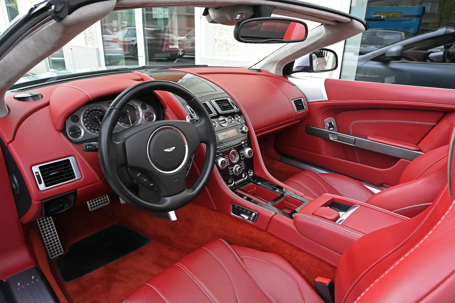 ASTON MARTIN DB9 Volante Touchtronic 2-image-14