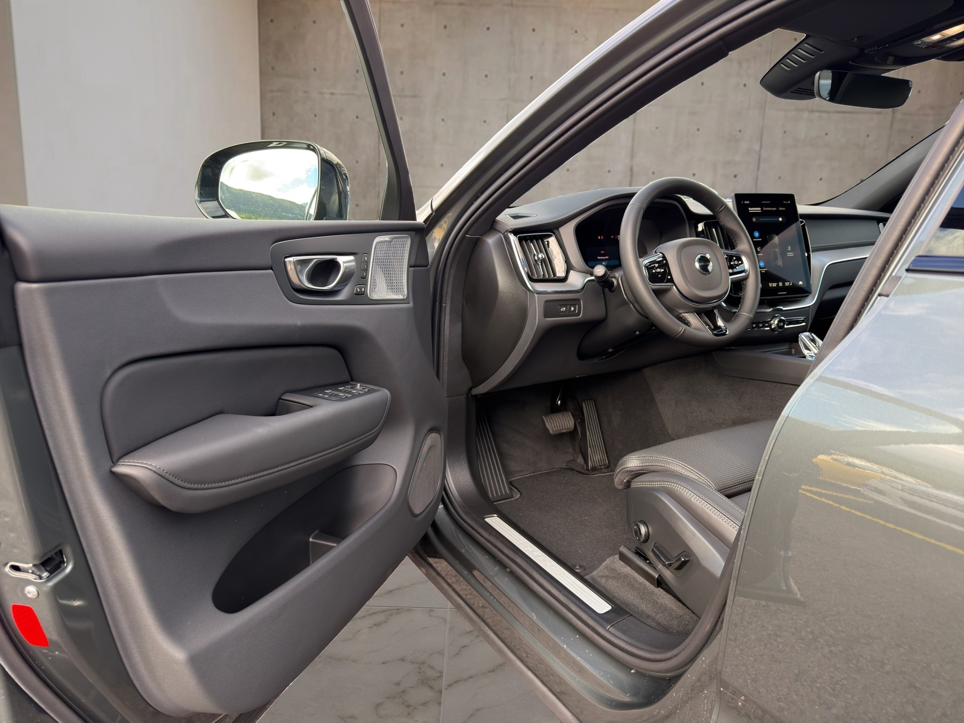 VOLVO XC60 2.0 T8 TE Ultra Dark eAWD-image-8