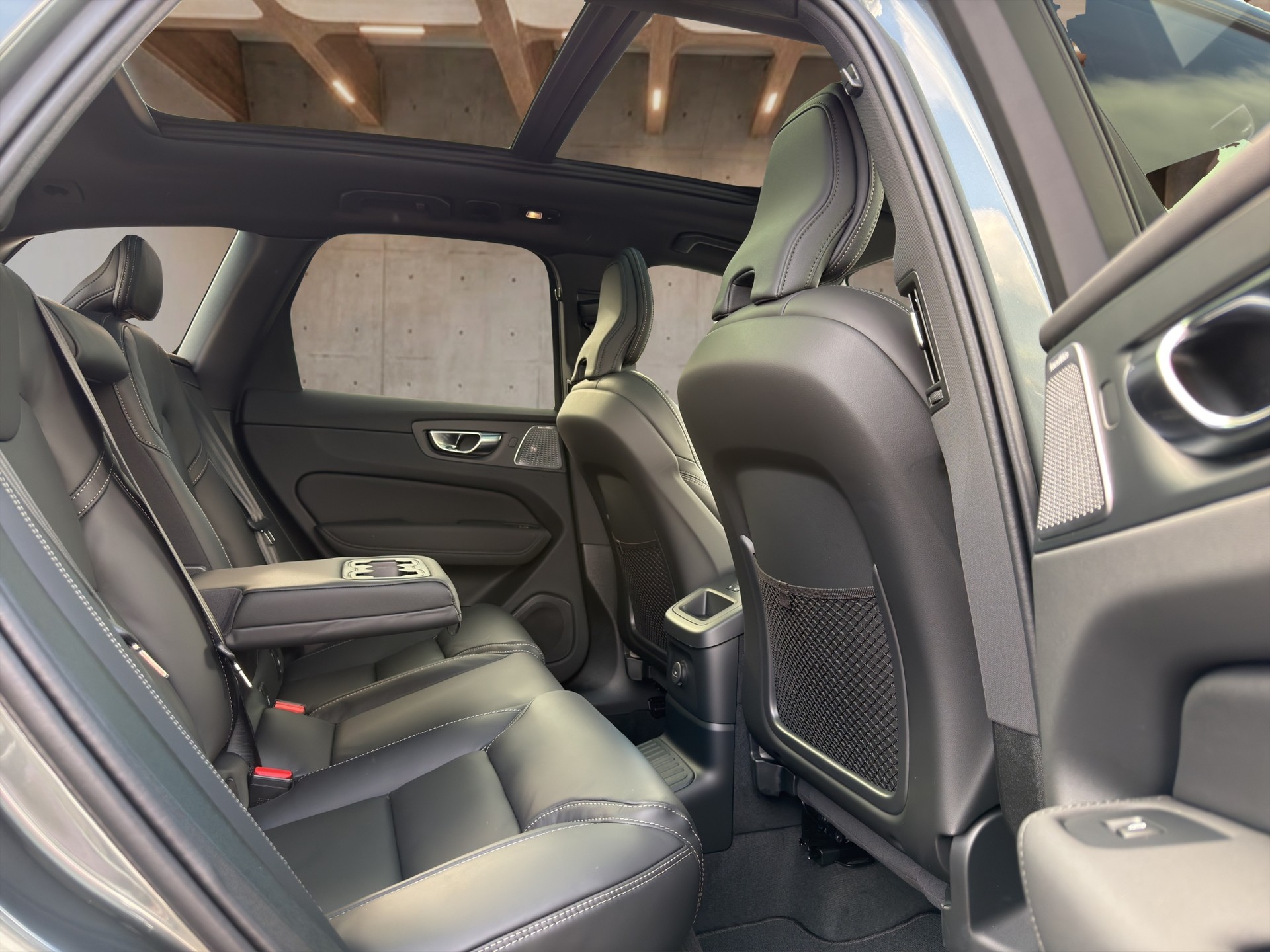 VOLVO XC60 2.0 T8 TE Ultra Dark eAWD-image-16