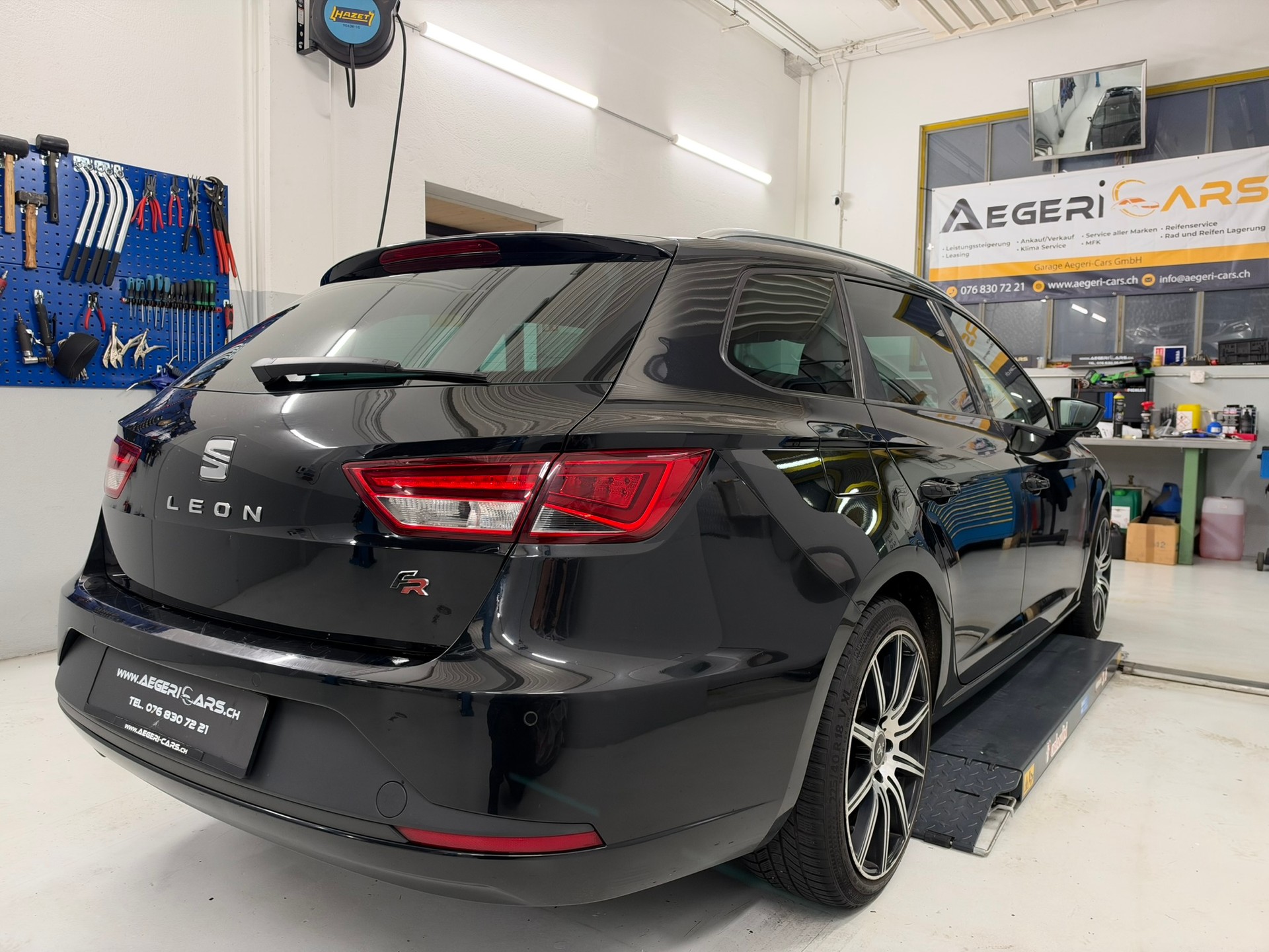 SEAT Leon ST 2.0 TDI FR DSG-showroom-element-3