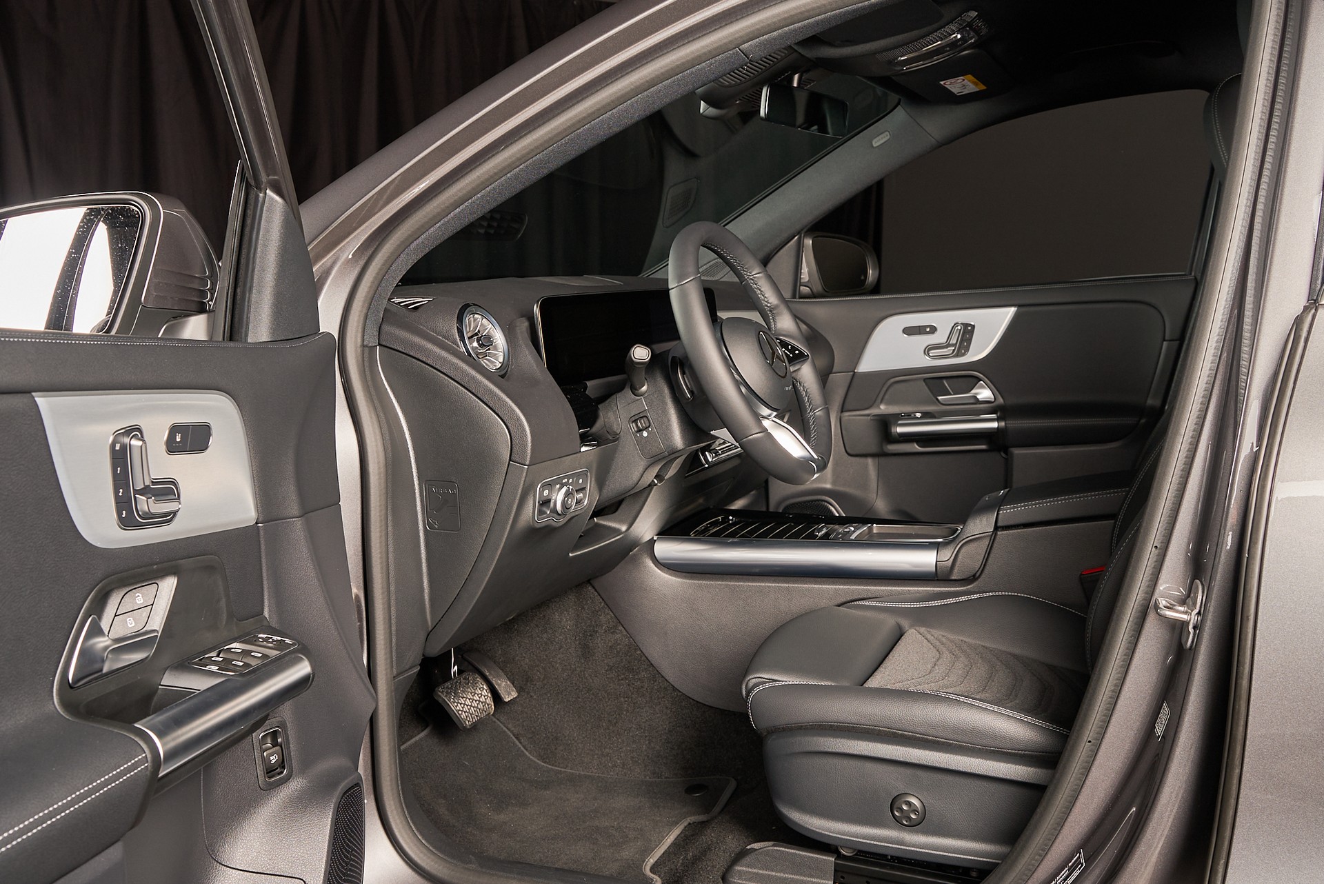 MERCEDES-BENZ EQA 350-image-4