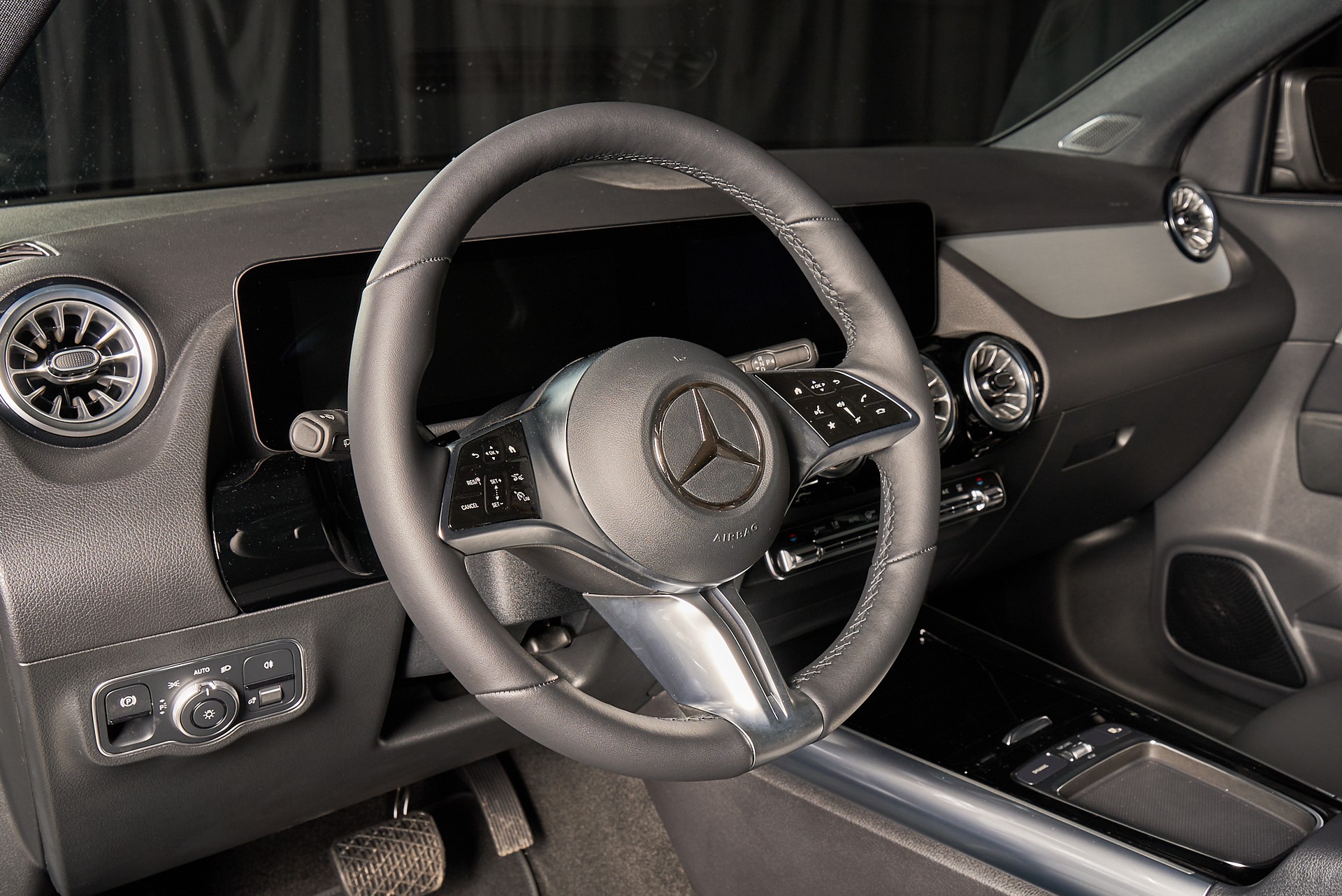 MERCEDES-BENZ EQA 350-image-5