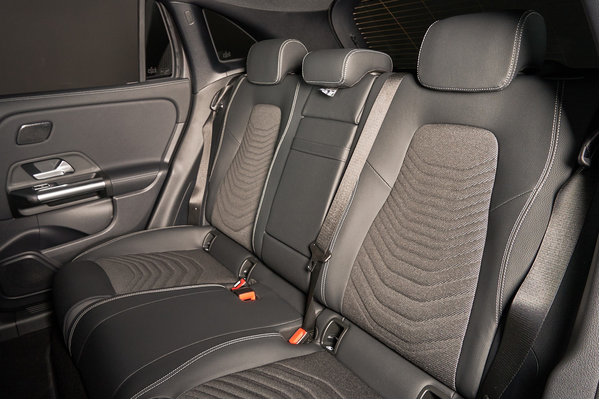 MERCEDES-BENZ EQA 350-image-7