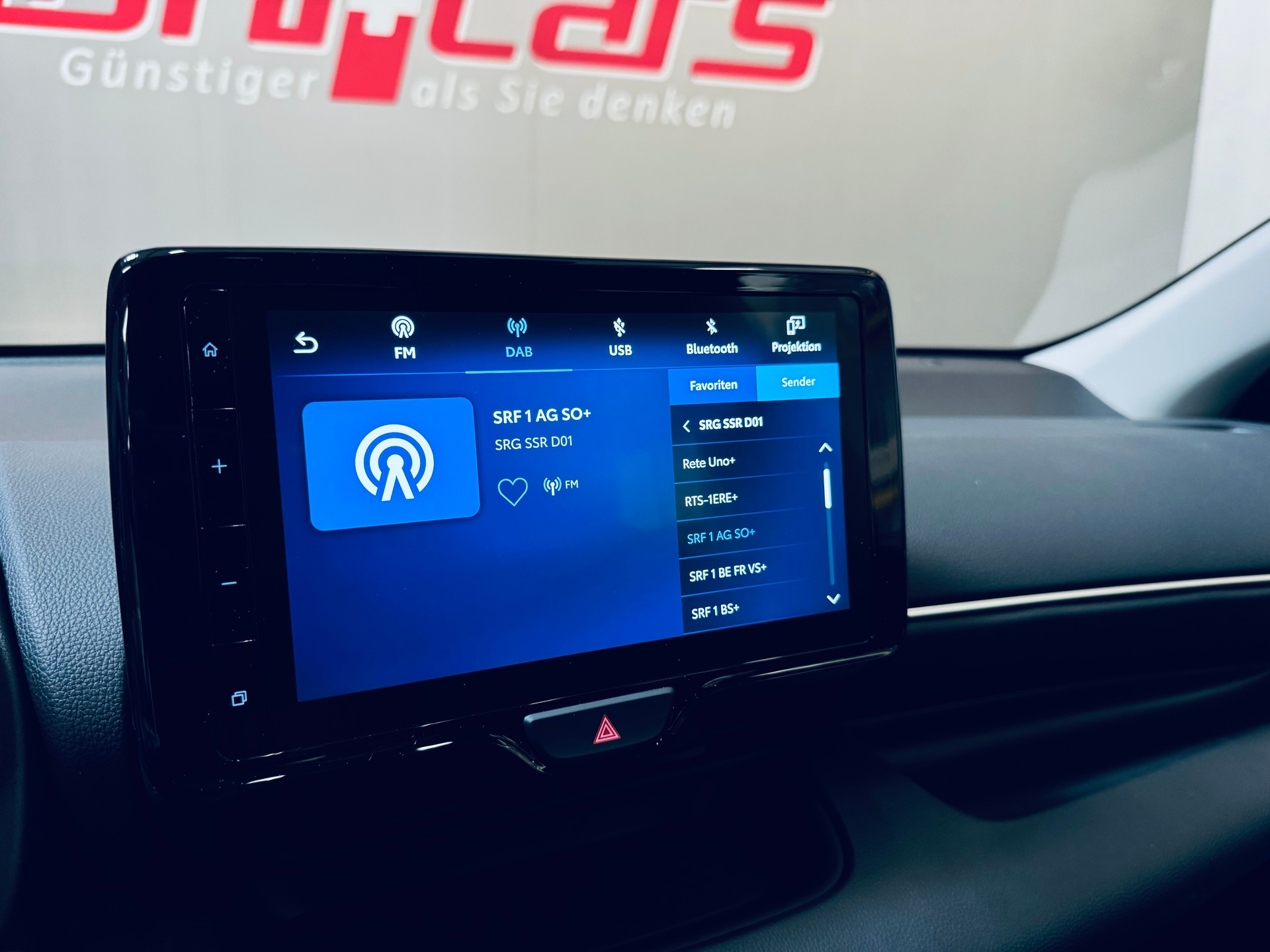 TOYOTA NEW Yaris 1.5 Comfort e-CVT-image-17