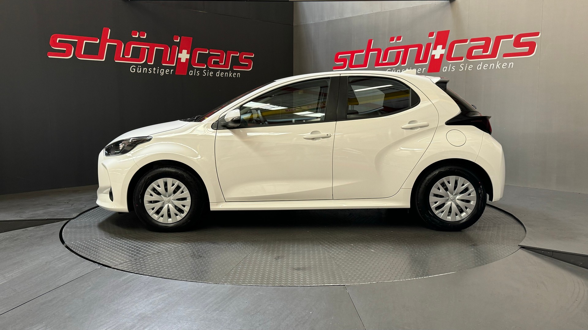 TOYOTA NEW Yaris 1.5 Comfort e-CVT-showroom-element-2