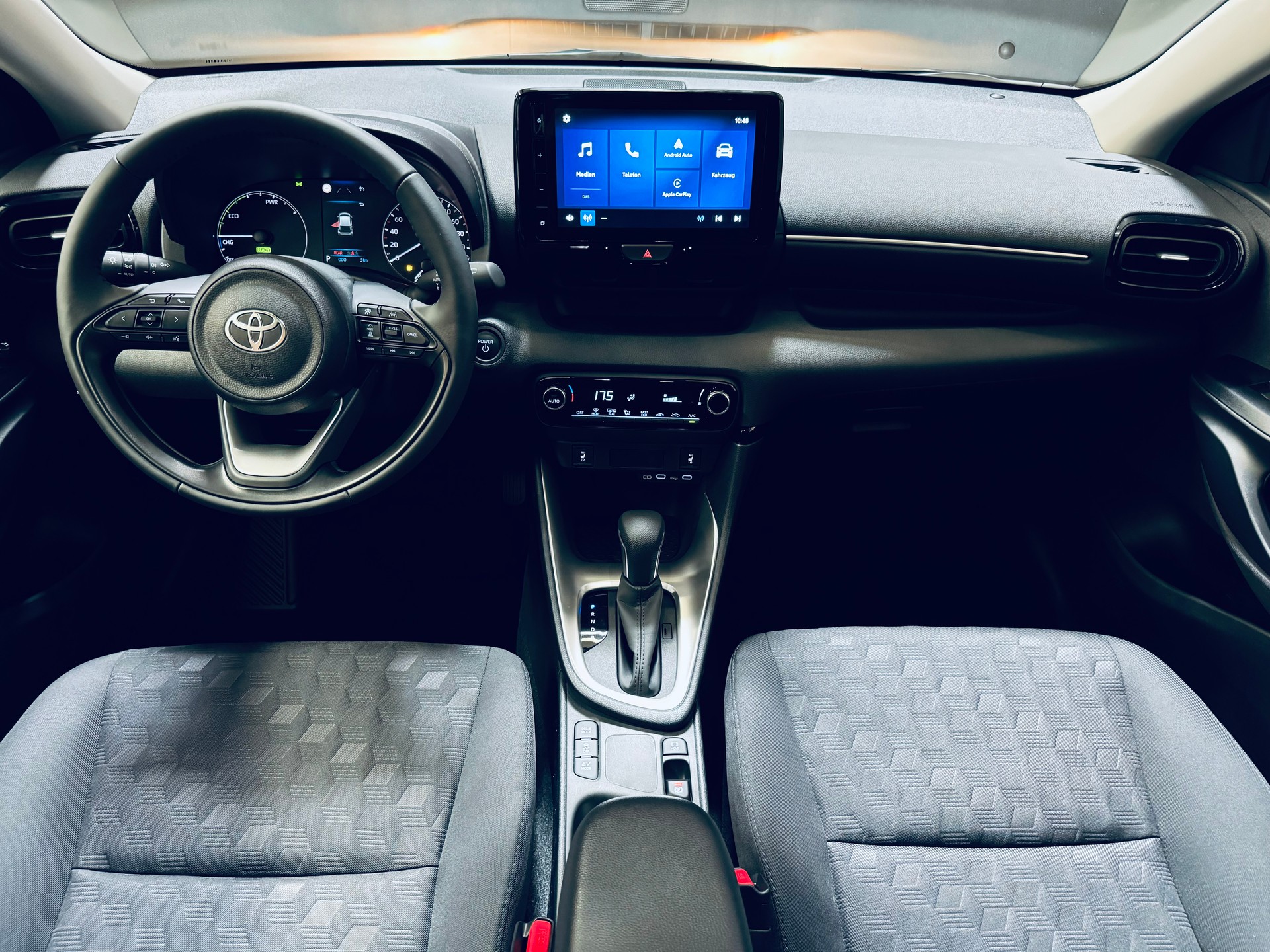 TOYOTA NEW Yaris 1.5 Comfort e-CVT-image-13