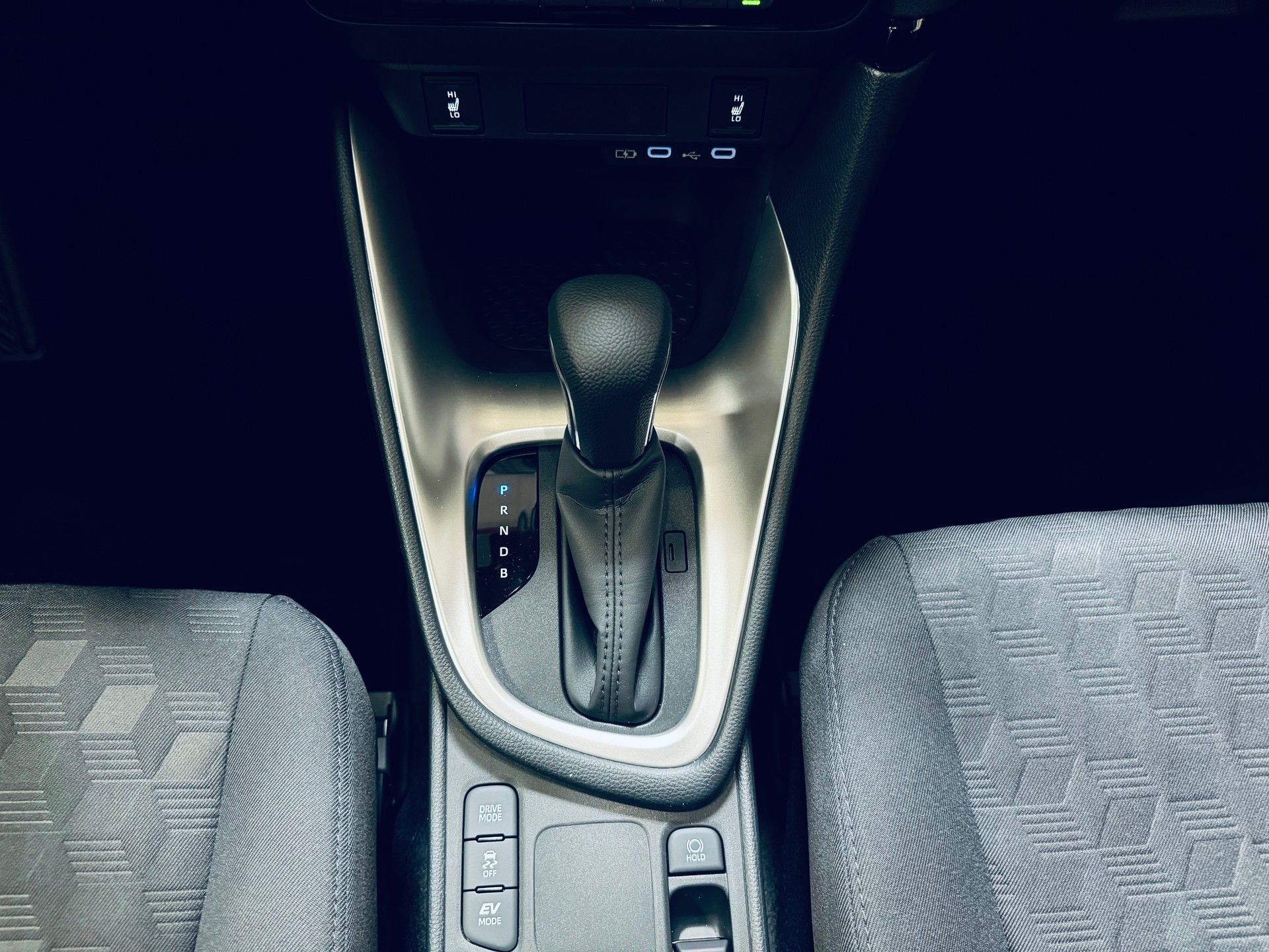 TOYOTA NEW Yaris 1.5 Comfort e-CVT-image-16