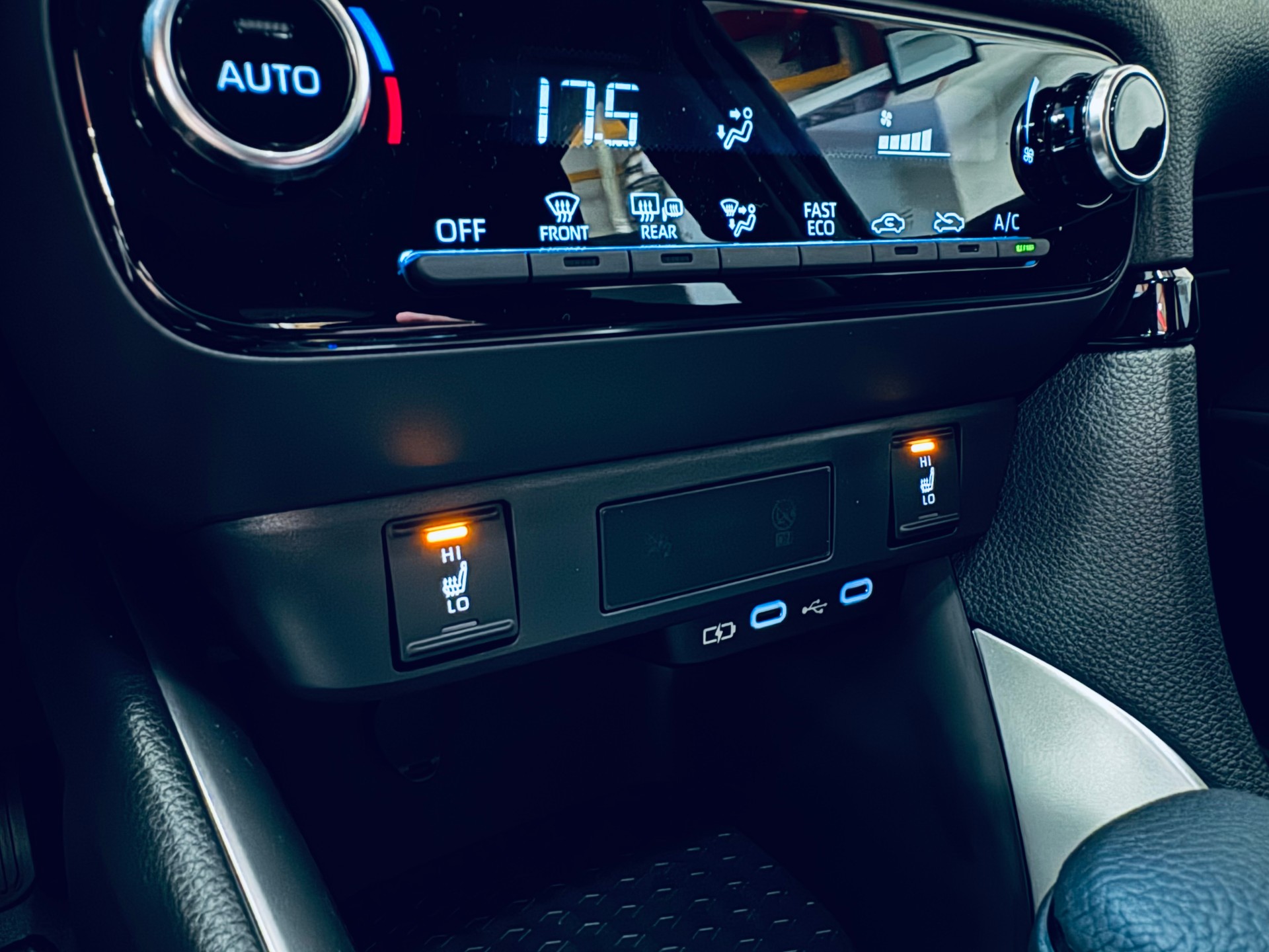 TOYOTA NEW Yaris 1.5 Comfort e-CVT-image-21