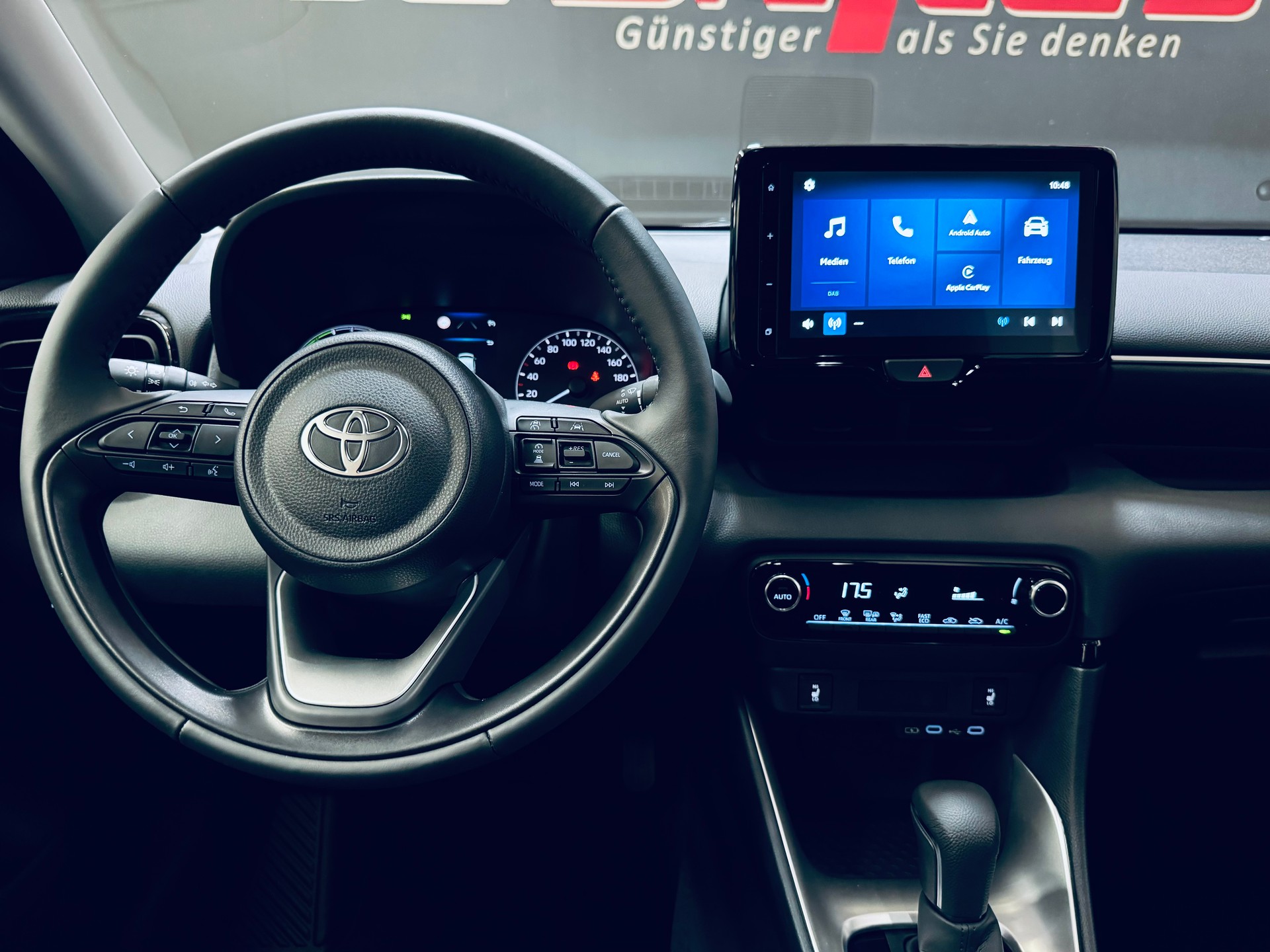 TOYOTA NEW Yaris 1.5 Comfort e-CVT-image-14
