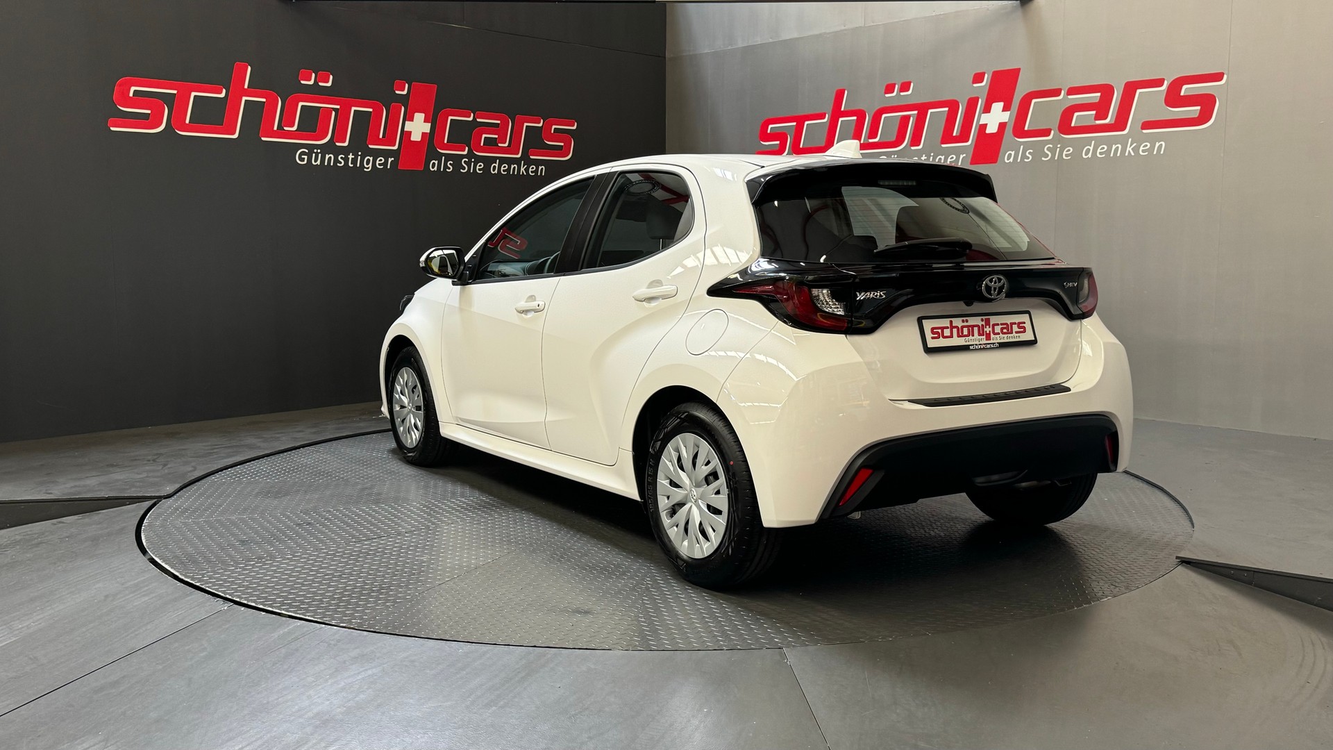 TOYOTA NEW Yaris 1.5 Comfort e-CVT-showroom-element-3