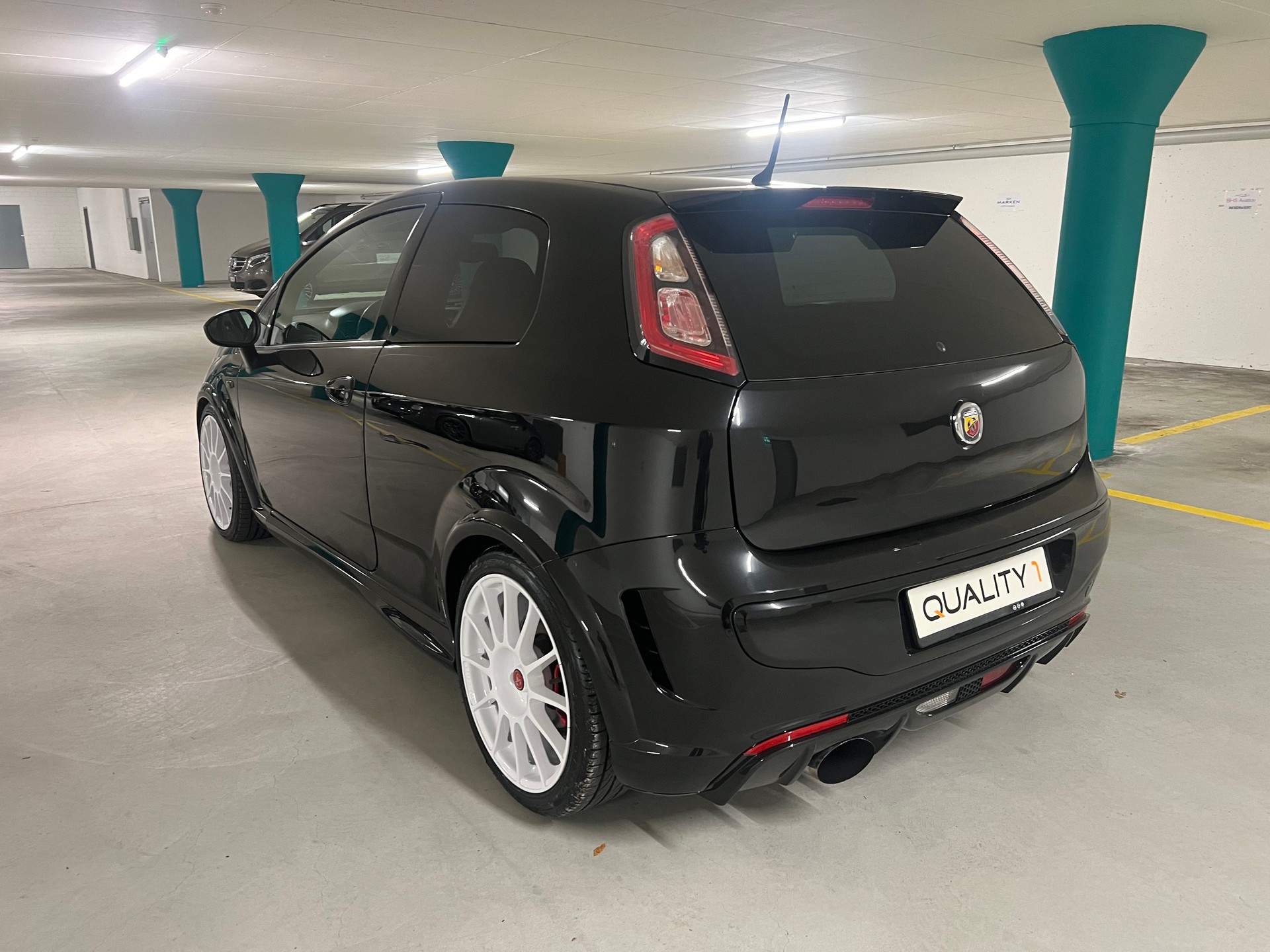 FIAT Punto 1.4 16V Turbo Abarth Supersport-image-4
