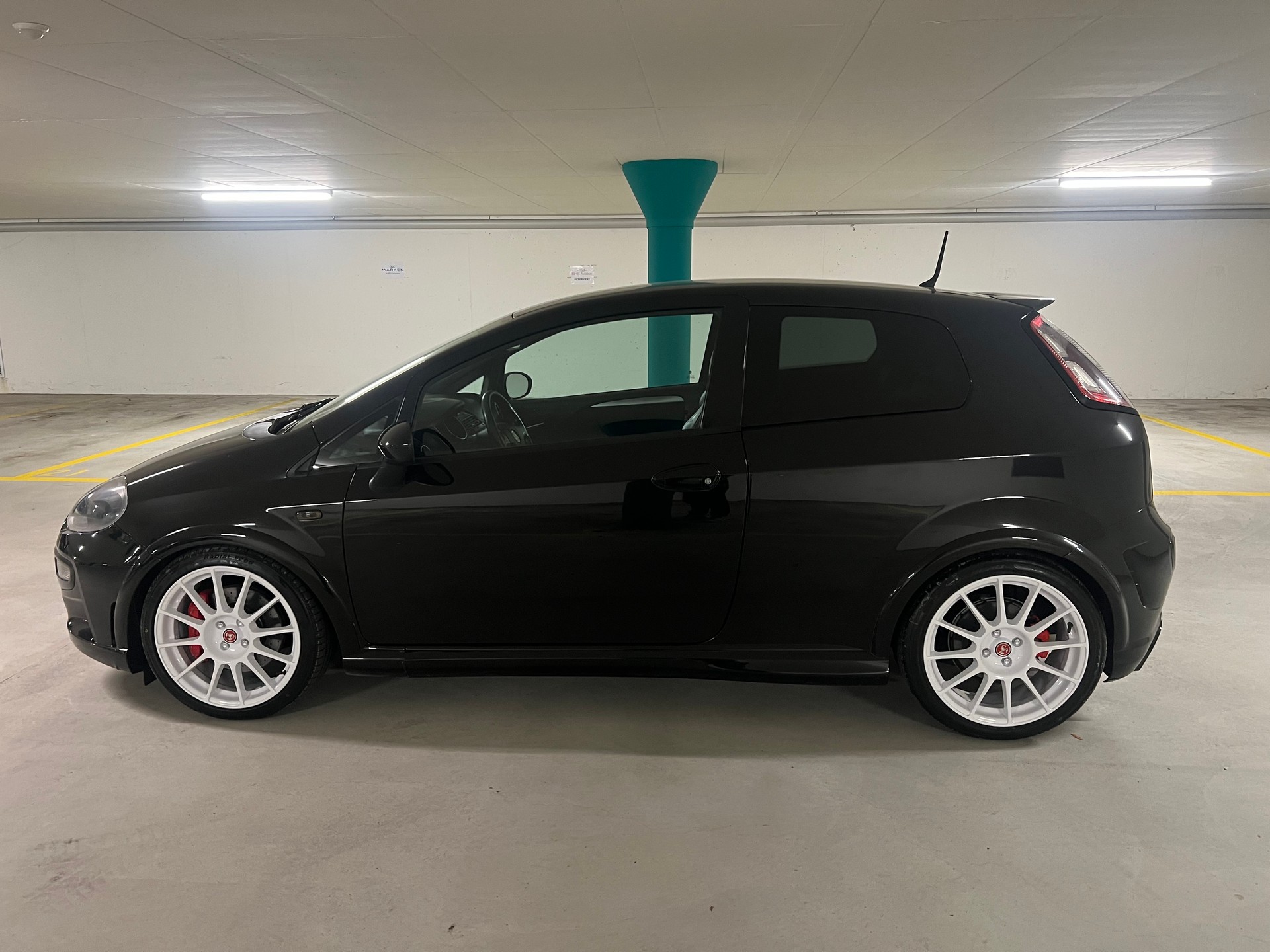 FIAT Punto 1.4 16V Turbo Abarth Supersport-image-5