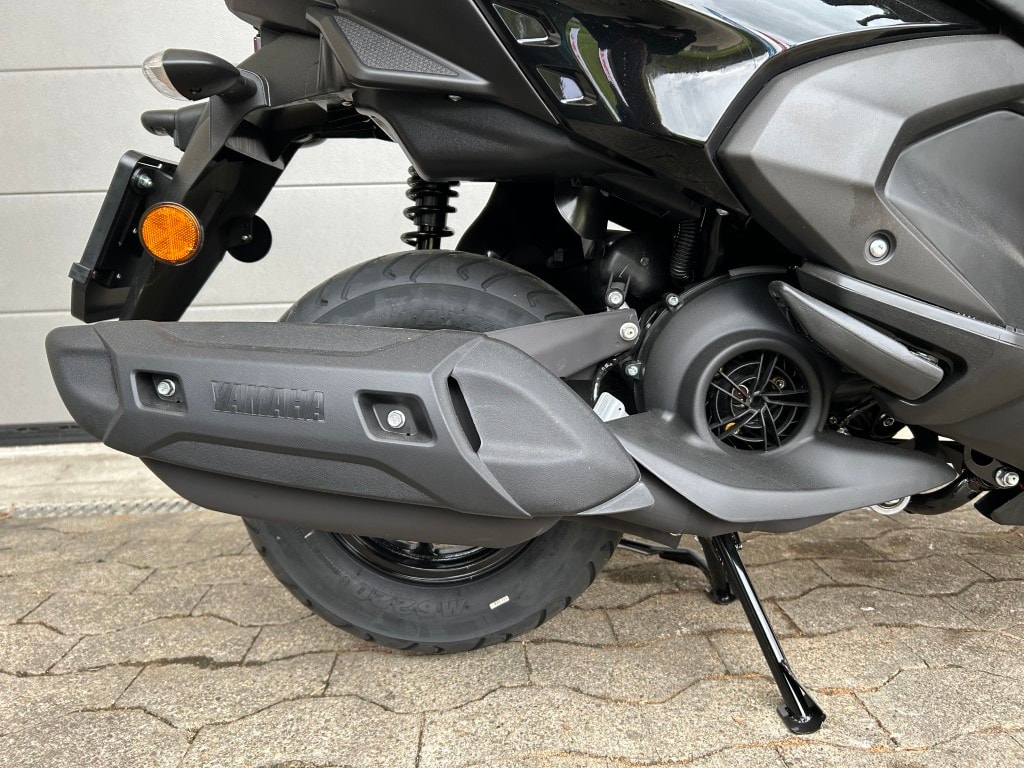 YAMAHA LCG 125 RayZR-image-6