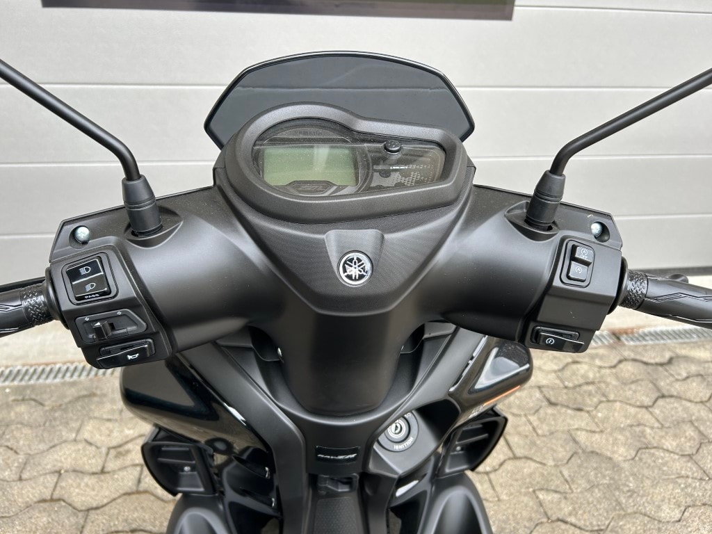 YAMAHA LCG 125 RayZR-image-9