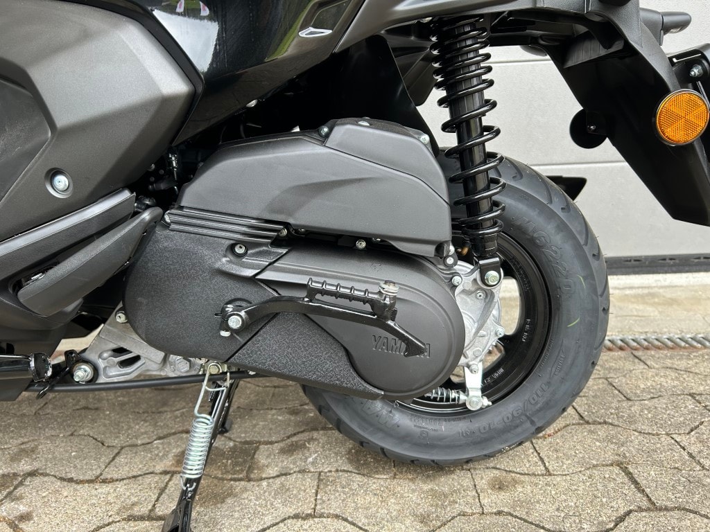YAMAHA LCG 125 RayZR-image-7