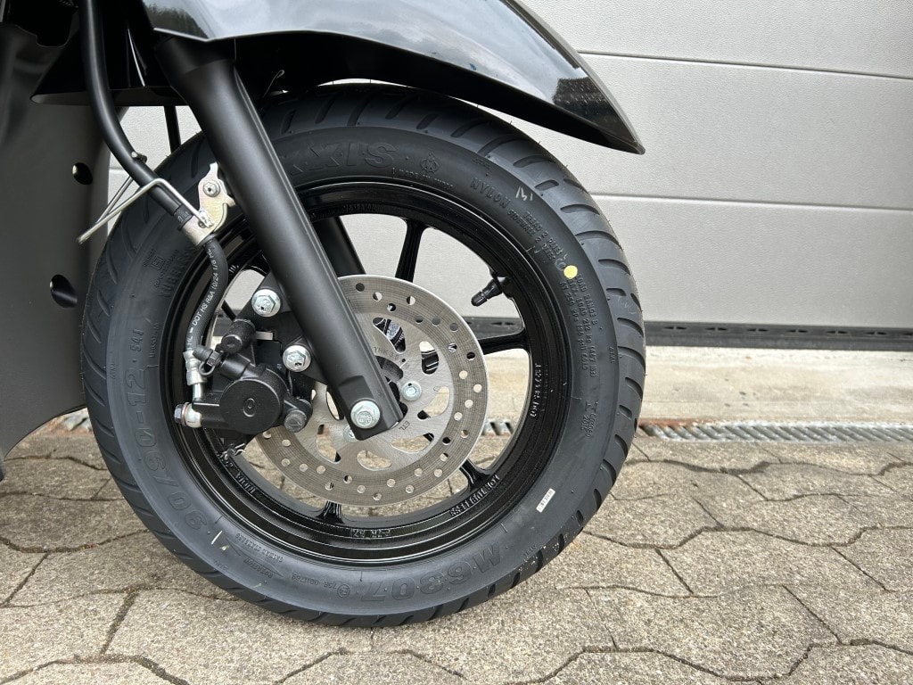 YAMAHA LCG 125 RayZR-image-8