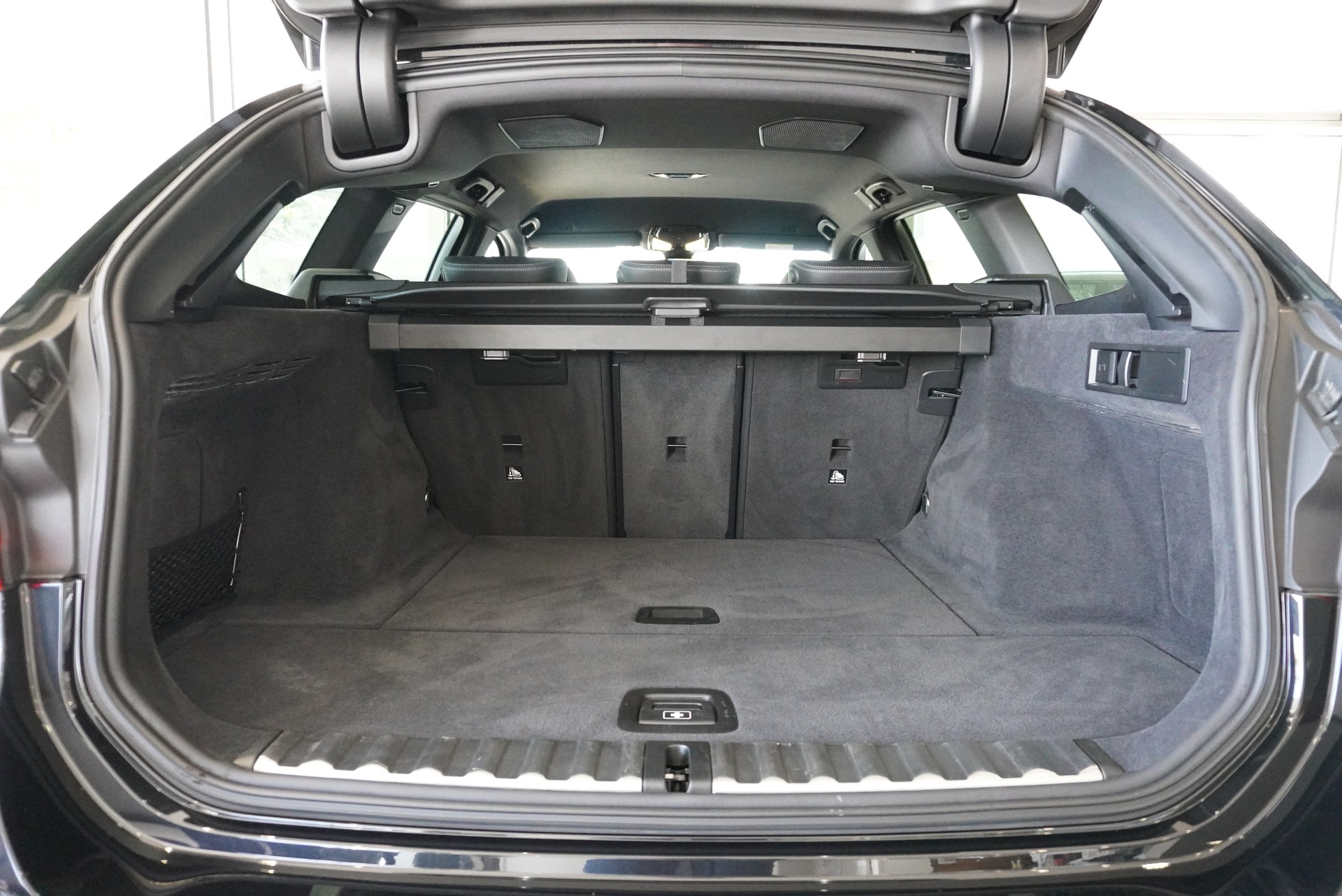 BMW 320d xDrive 48V Touring Steptronic M Sport-image-17