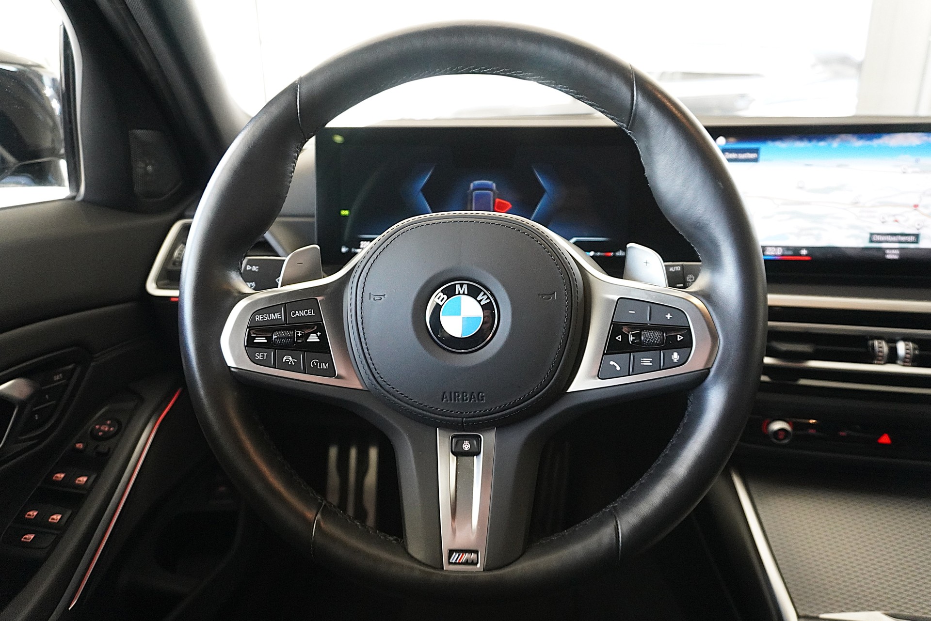 BMW 320d xDrive 48V Touring Steptronic M Sport-image-11