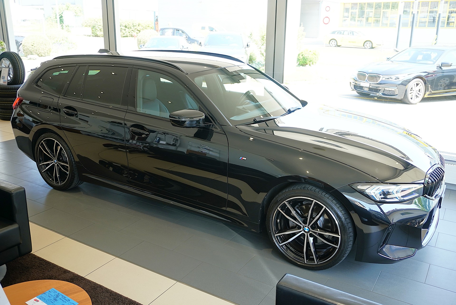 BMW 320d xDrive 48V Touring Steptronic M Sport-showroom-element-2