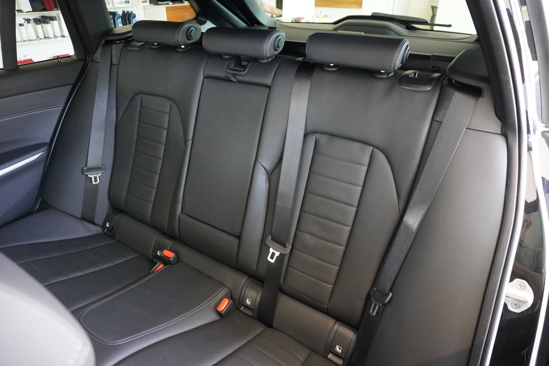 BMW 320d xDrive 48V Touring Steptronic M Sport-image-18
