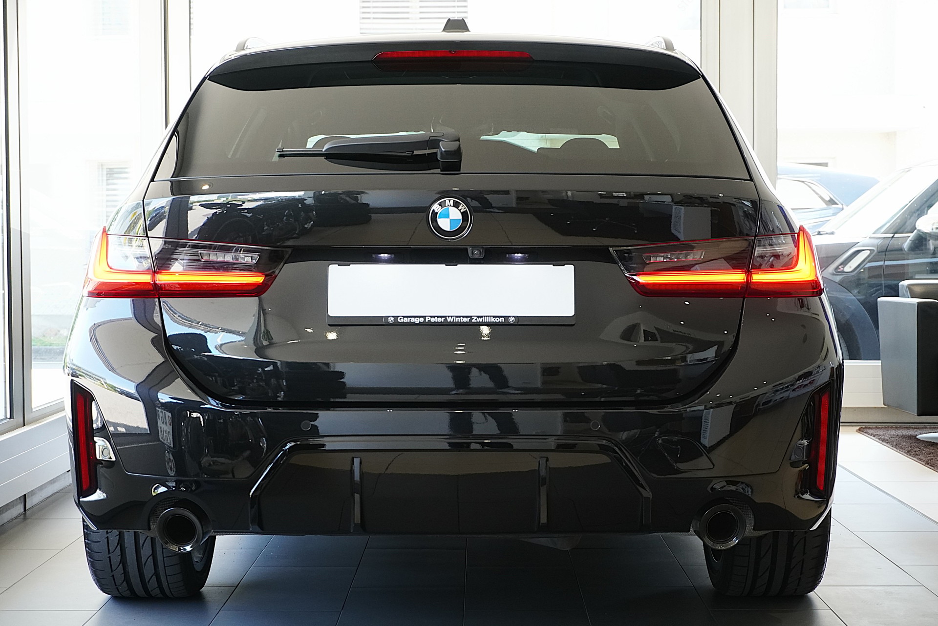 BMW 320d xDrive 48V Touring Steptronic M Sport-image-6