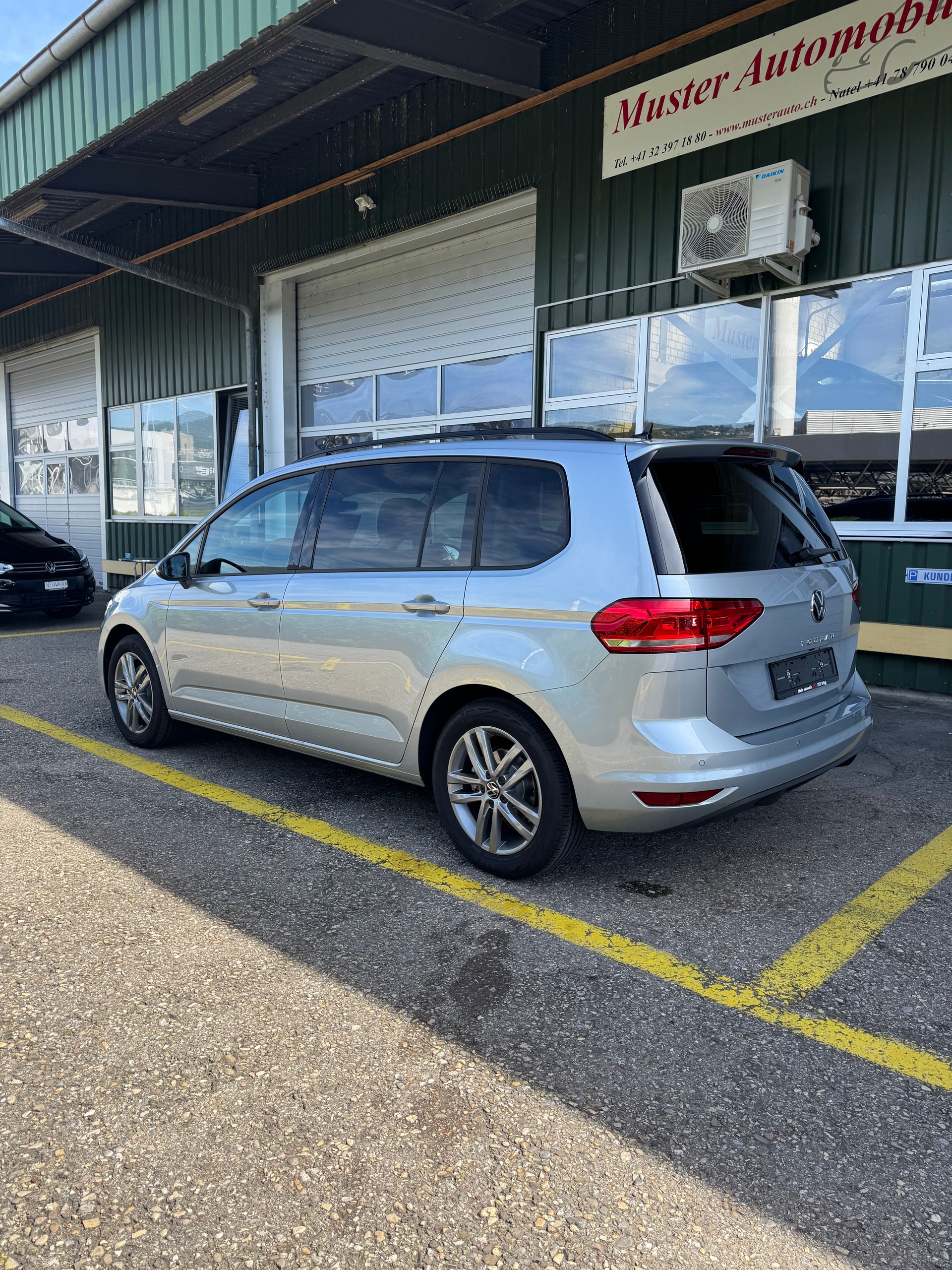 VW Touran 1.5 TSI EVO Comfortline DSG 7 Plätzer 150 PS 37 % Rabatt !-showroom-element-1