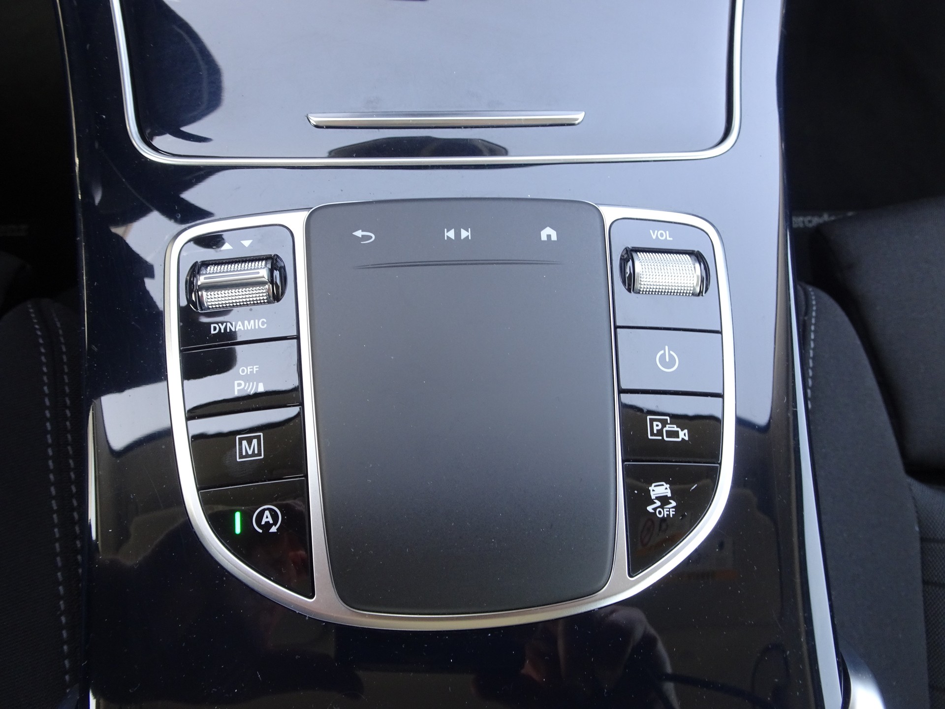 MERCEDES-BENZ GLC 200 4Matic 9G-Tronic-image-14