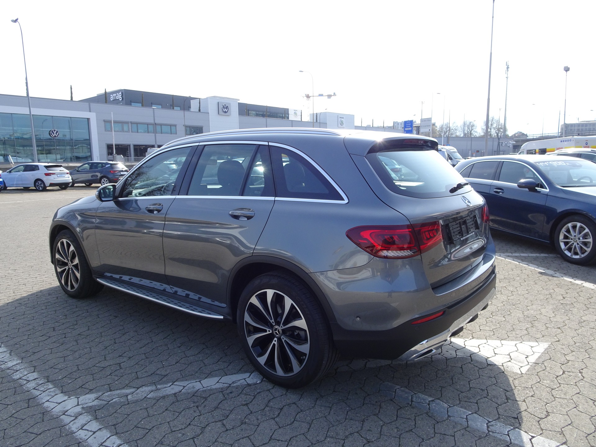 MERCEDES-BENZ GLC 200 4Matic 9G-Tronic-showroom-element-2