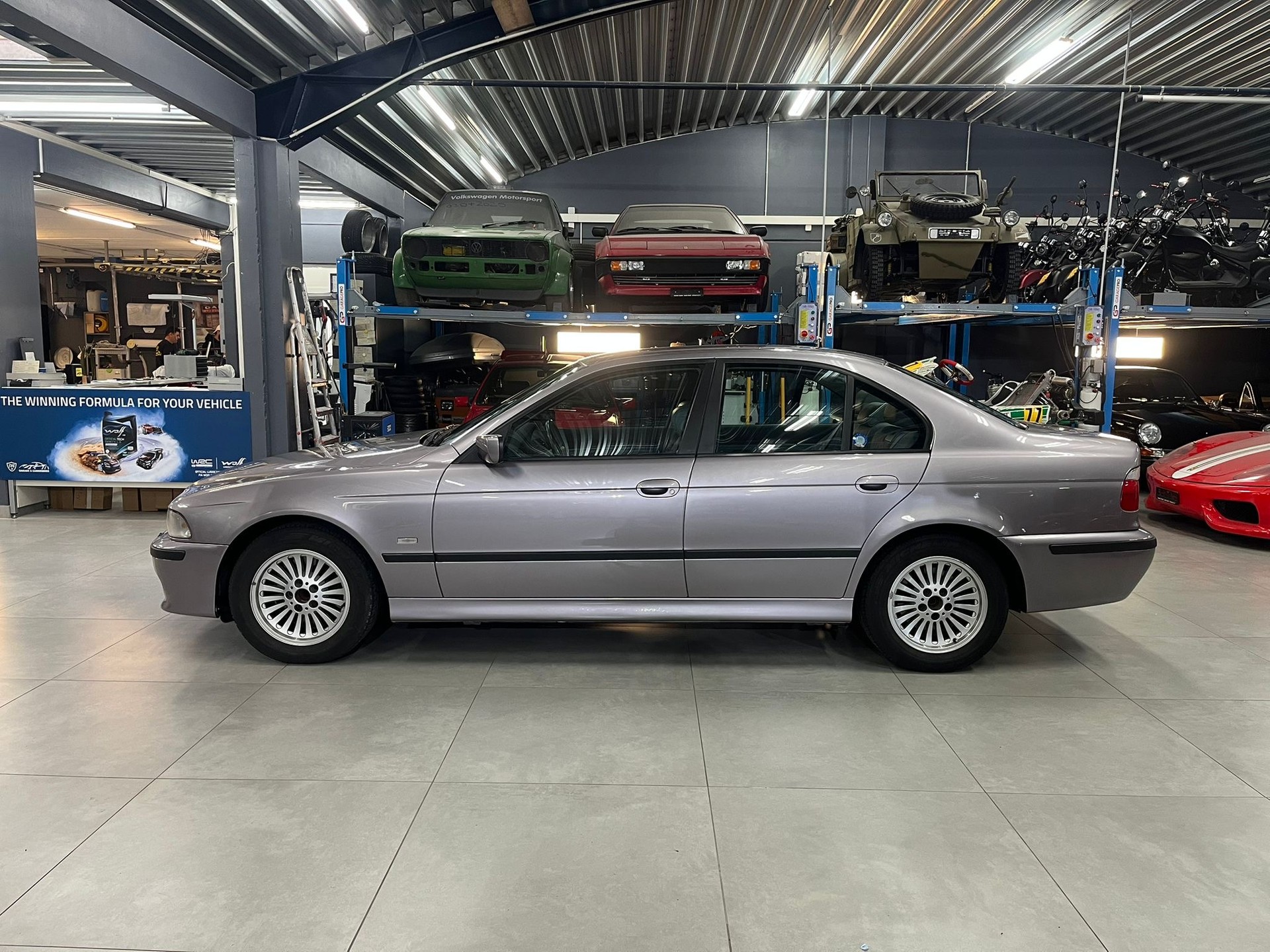 BMW 540i-image-6