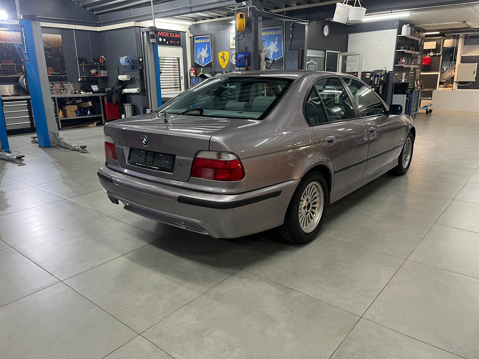 BMW 540i-image-5