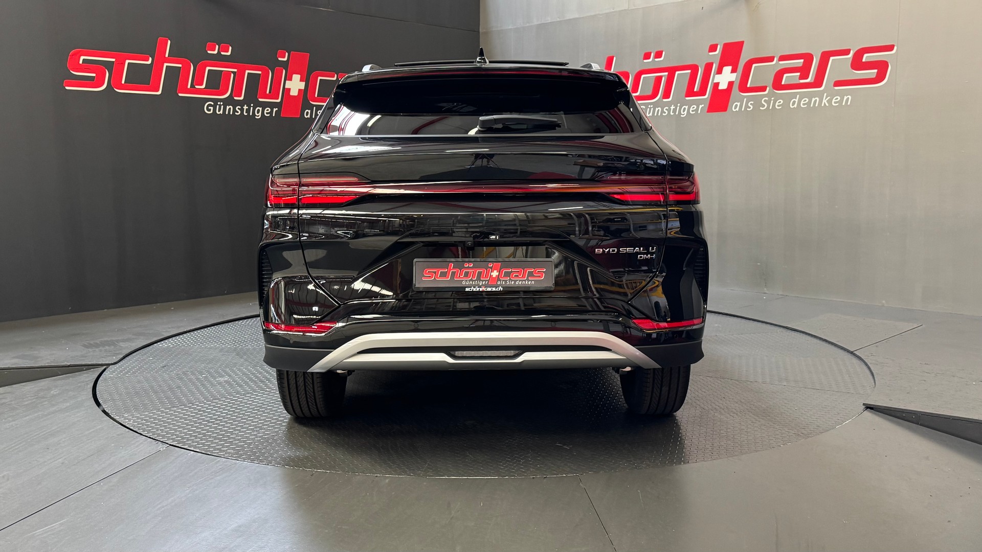 BYD Seal U DM-i Design AWD-showroom-element-3