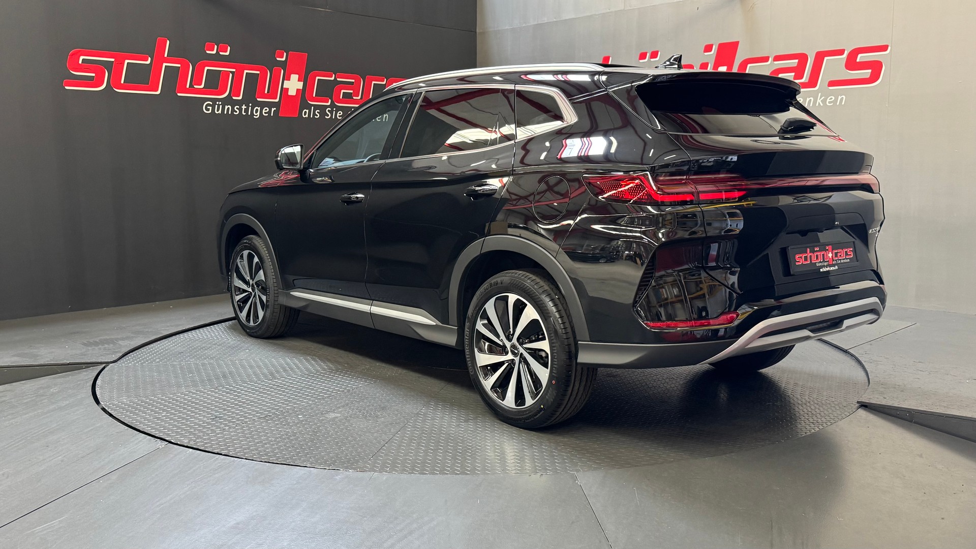 BYD Seal U DM-i Design AWD-showroom-element-2