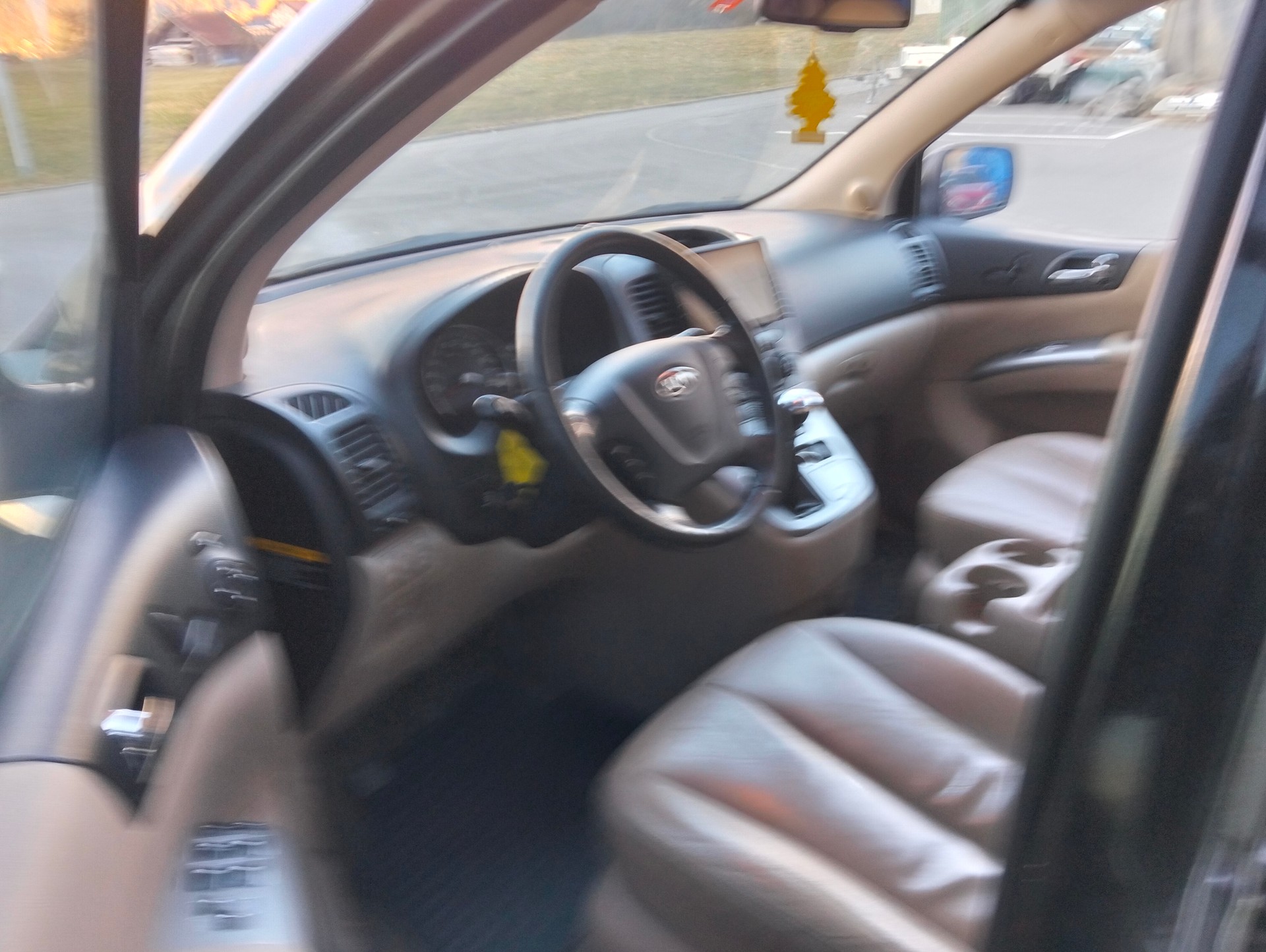 KIA Carnival 2.2 CRDi Style-image-4