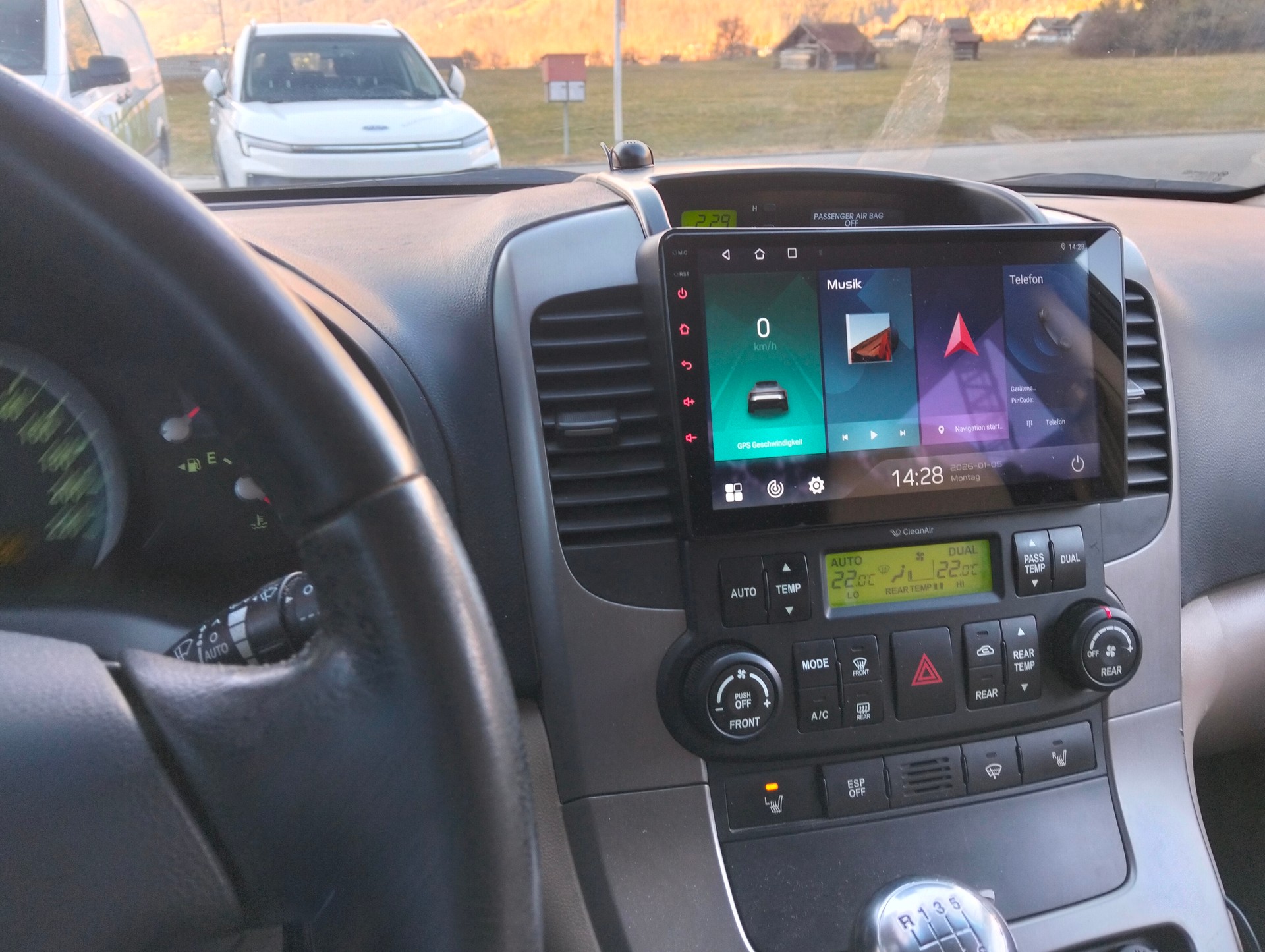 KIA Carnival 2.2 CRDi Style-image-3