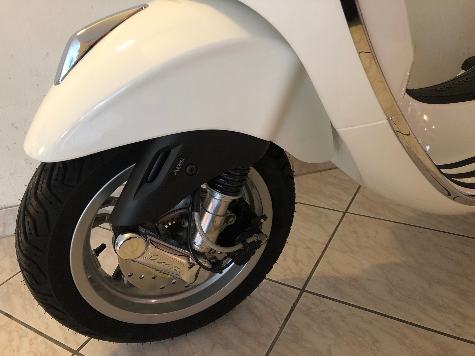 PIAGGIO Vespa 125 Primavera ABS-image-2