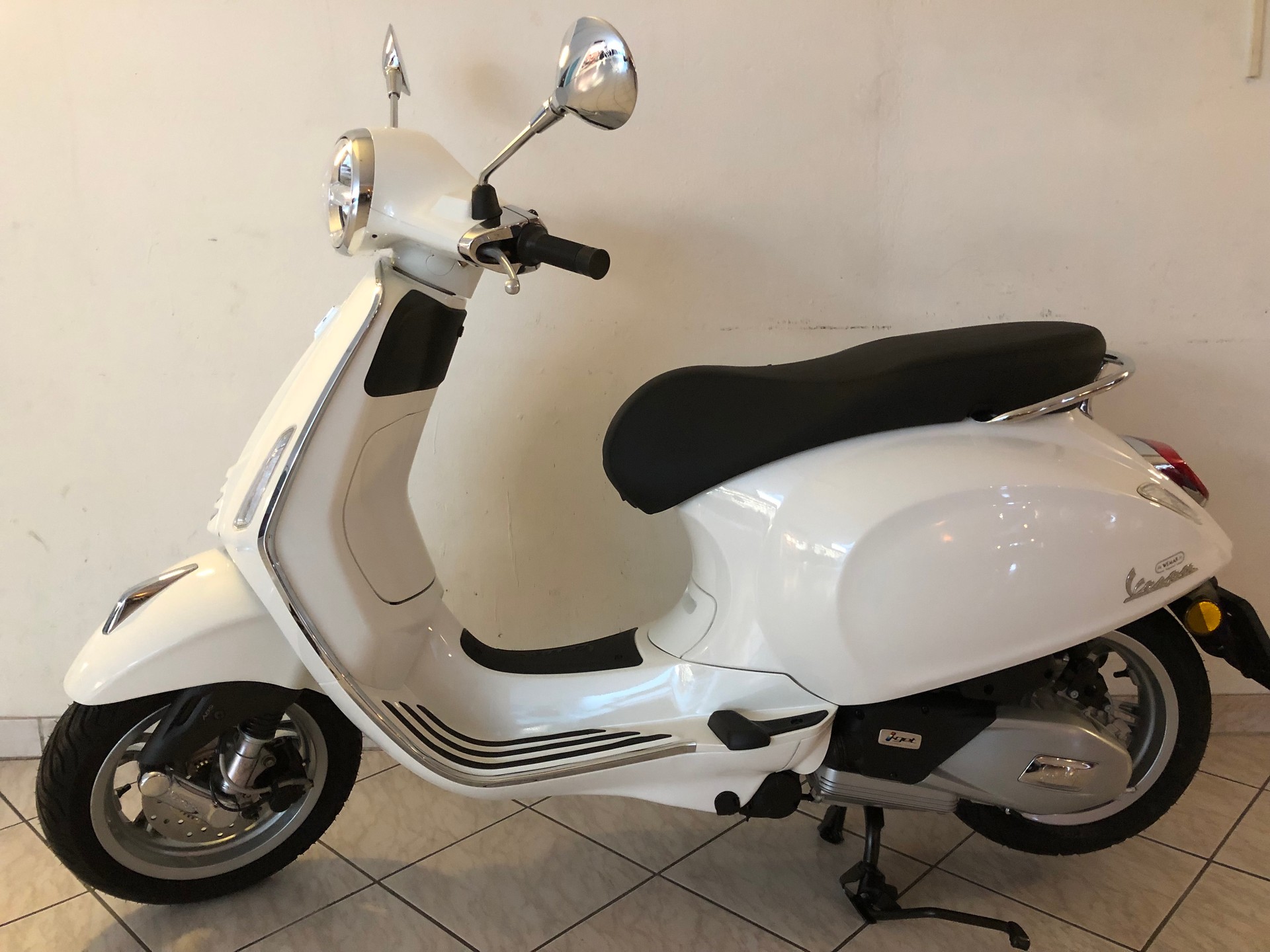PIAGGIO Vespa 125 Primavera ABS-image-1