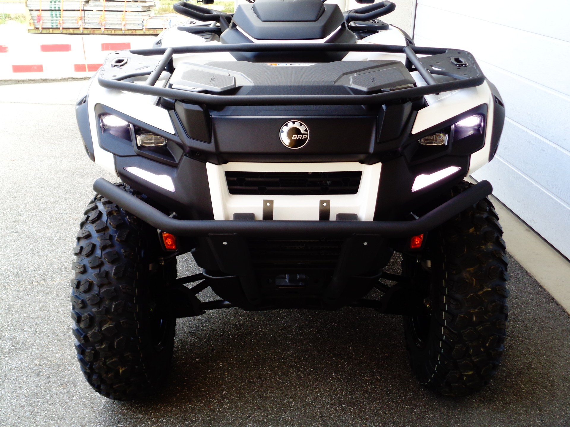 CAN-AM Outlander Electric (Std/Max)-showroom-element-3