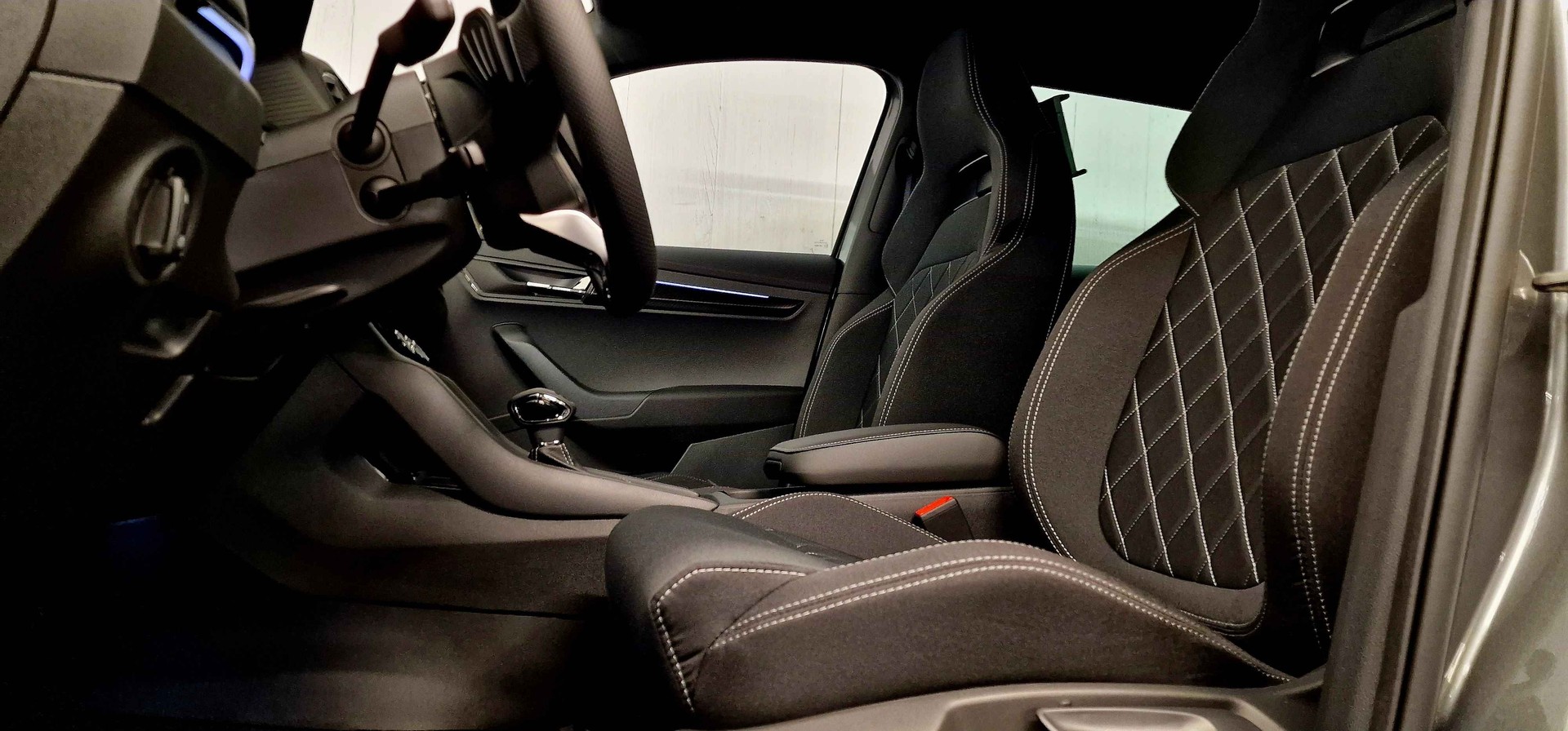 SKODA Karoq 2.0 TSI SportLine 4x4 DSG-showroom-element-2