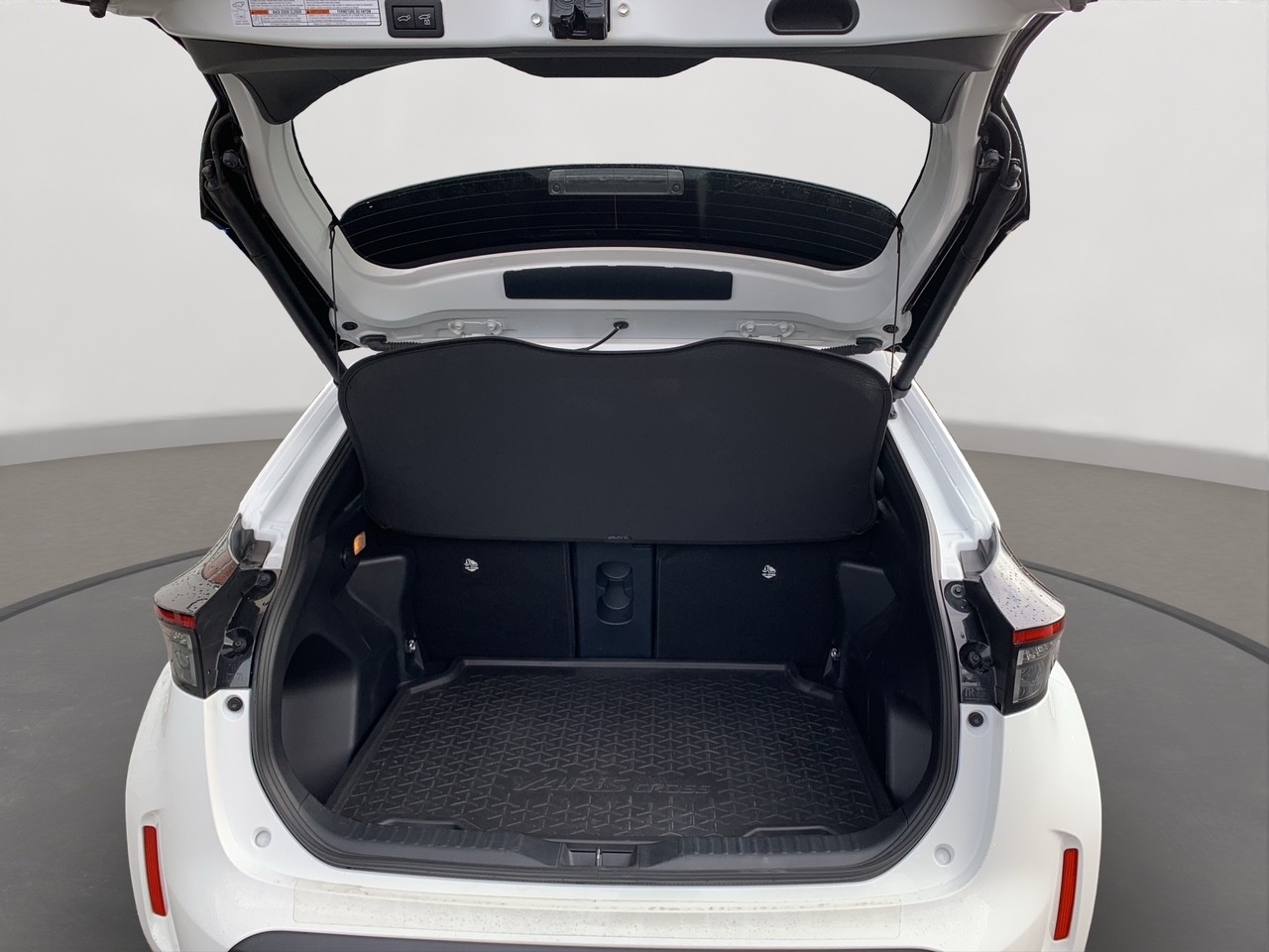 TOYOTA Yaris Cross 1.5 Elegant e-CVT AWDi-image-5