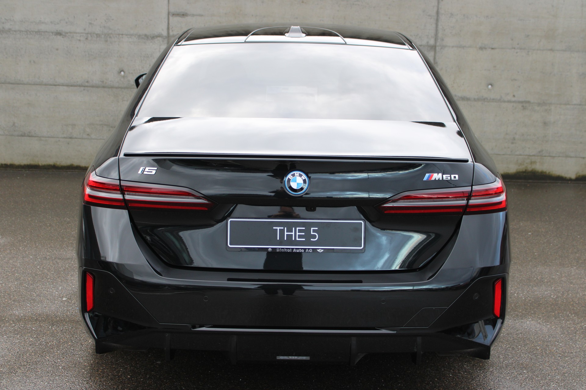 BMW i5 M60 xDrive M Sport Pro-image-5