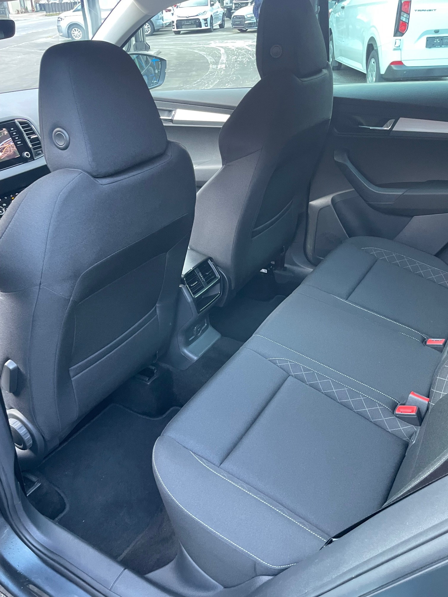 SKODA Karoq 2.0 TDI CR Clever 4x4 DSG-image-13
